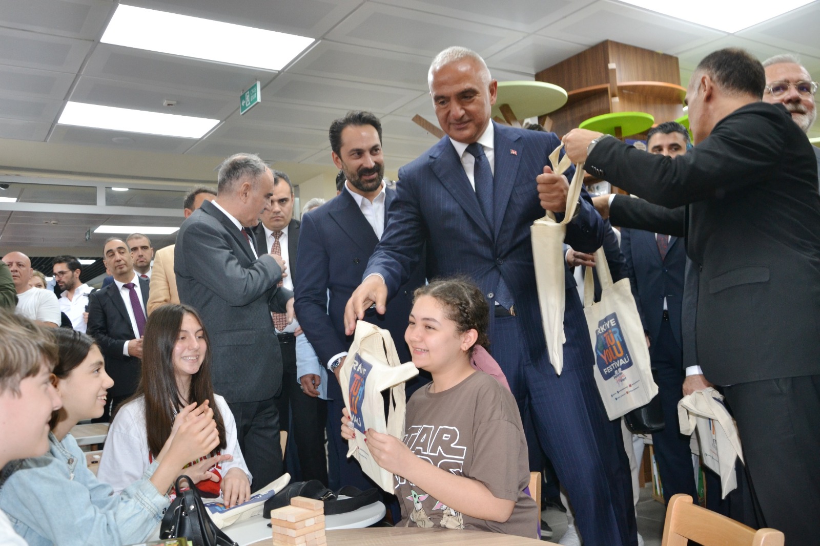 Manisa İl Halk Kütüphanesi Yeni Hizmet Binası Açıldı (7)