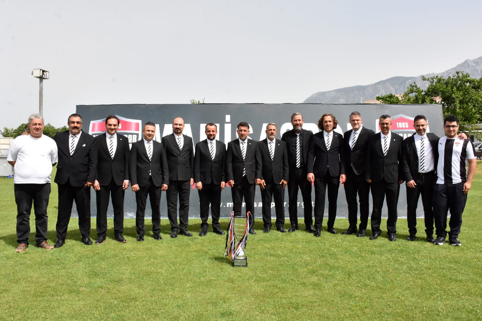 Manisaspor, Şampiyonluk Kupasını Kaldırdı (5)