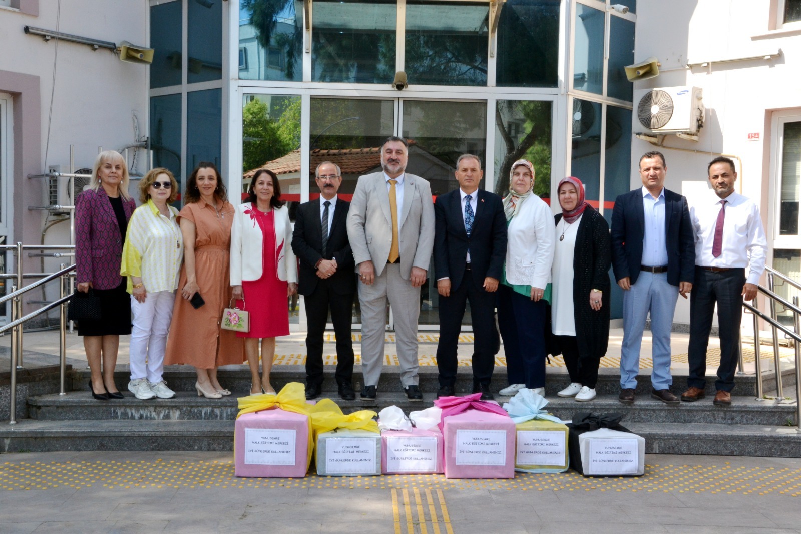 Yunusemre Halk Eğitim Merkezi’nden Sevgi Evleri’nde Kalan Çocuklara Bayram Sevinci (3)