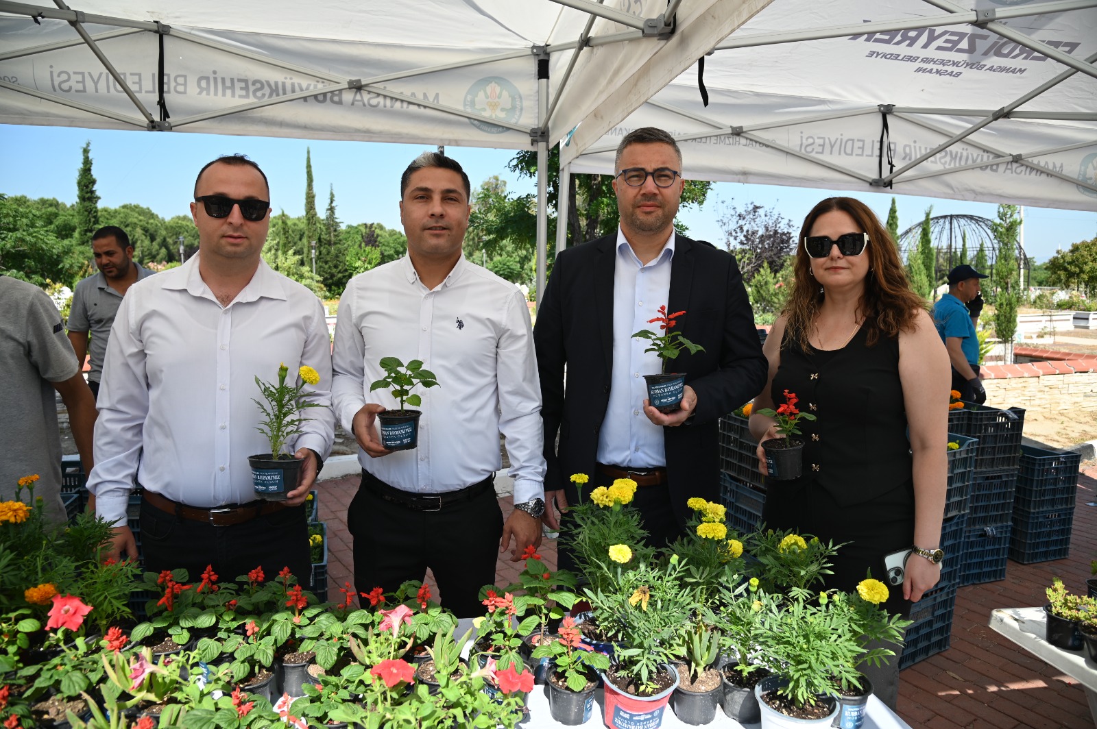 Bayramda Çiçekler Büyükşehir’den (4)