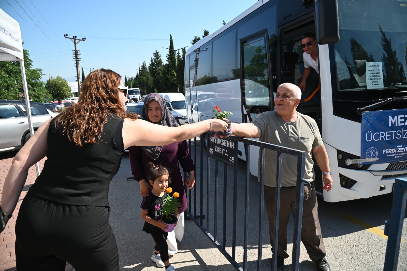 Bayramda Çiçekler Büyükşehir’den (5)