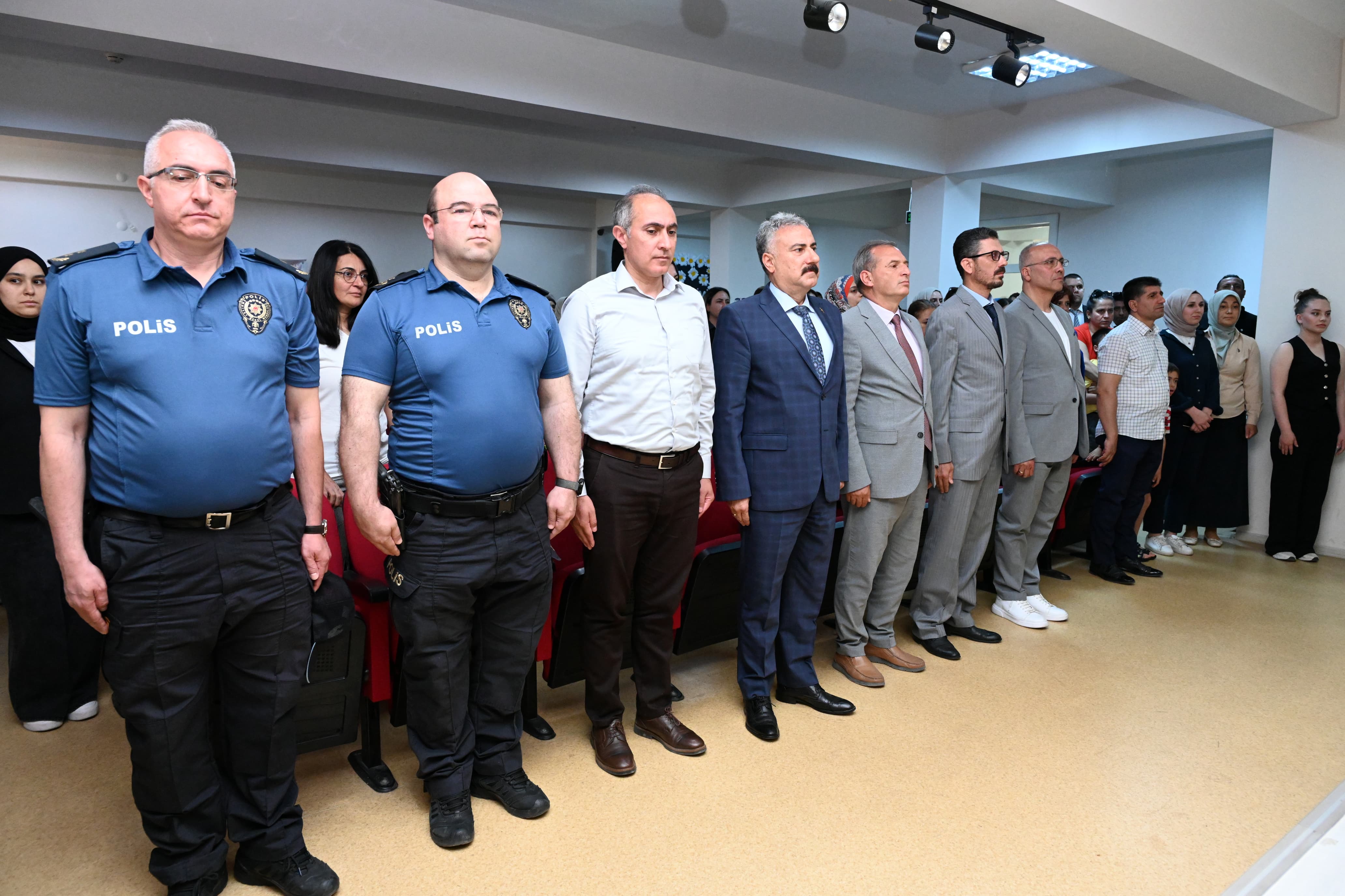 Fahri Aktaş’tan Gönüllere Dokunan Mezuniyet (8)