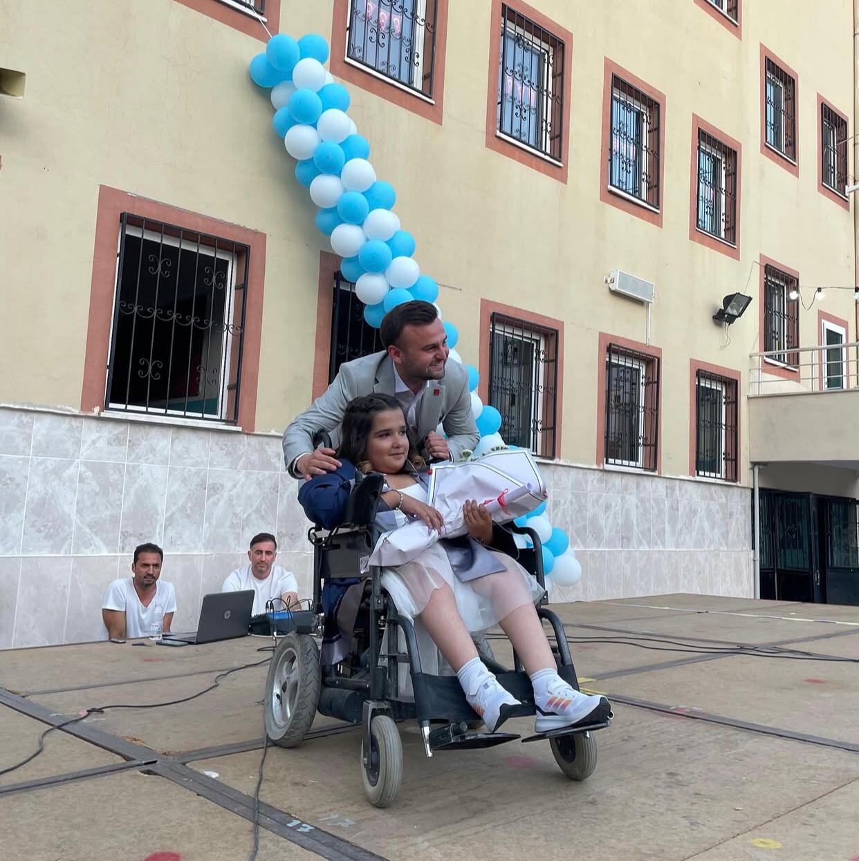Manisa’da Duygulandıran An Ferdi Zeyrek’in Sözü Unutulmadı (2)