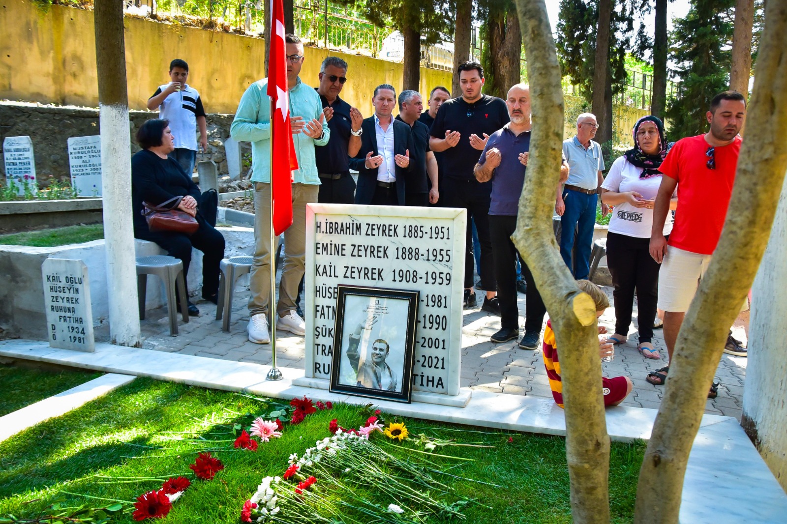 Şampiyon Hentbolculardan Duygulandıran Ziyaret Kupayla Ferdi Zeyrek’in Kabrine Gittiler (3)