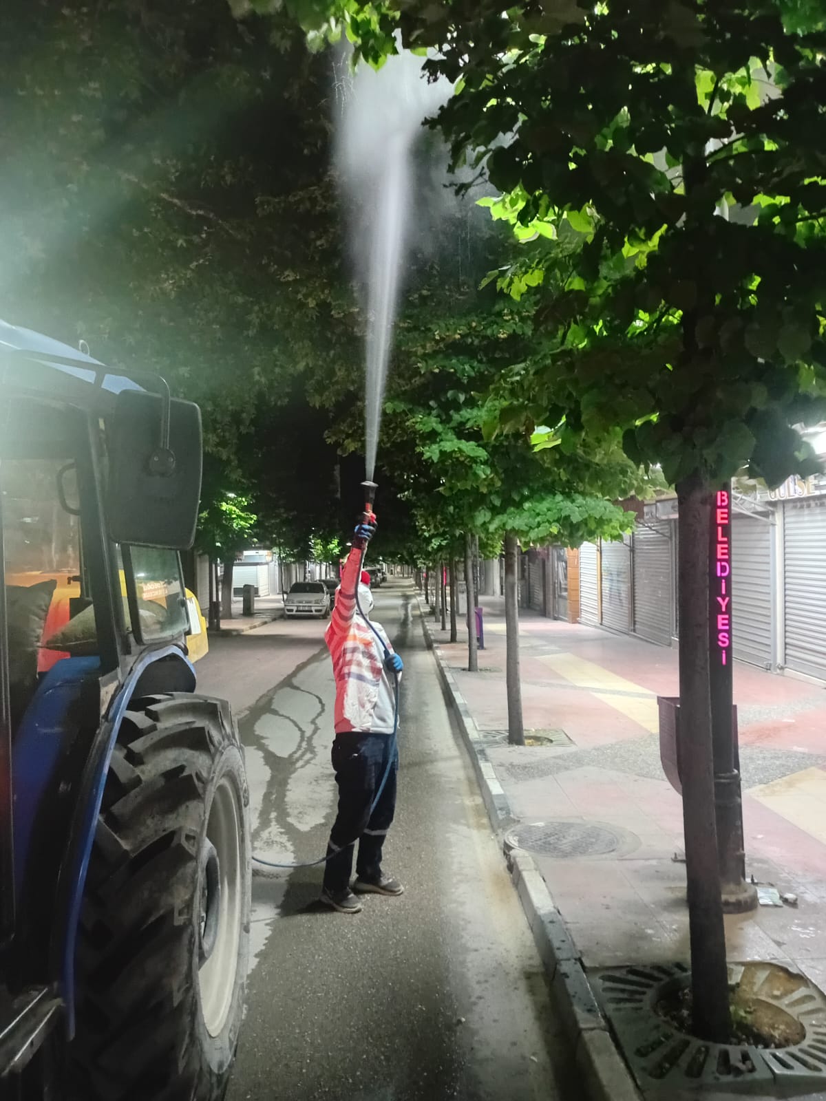 Şehzadeler Beledi̇yesi̇'nden Bayram Öncesi̇ Yoğun Mesai̇ (7)