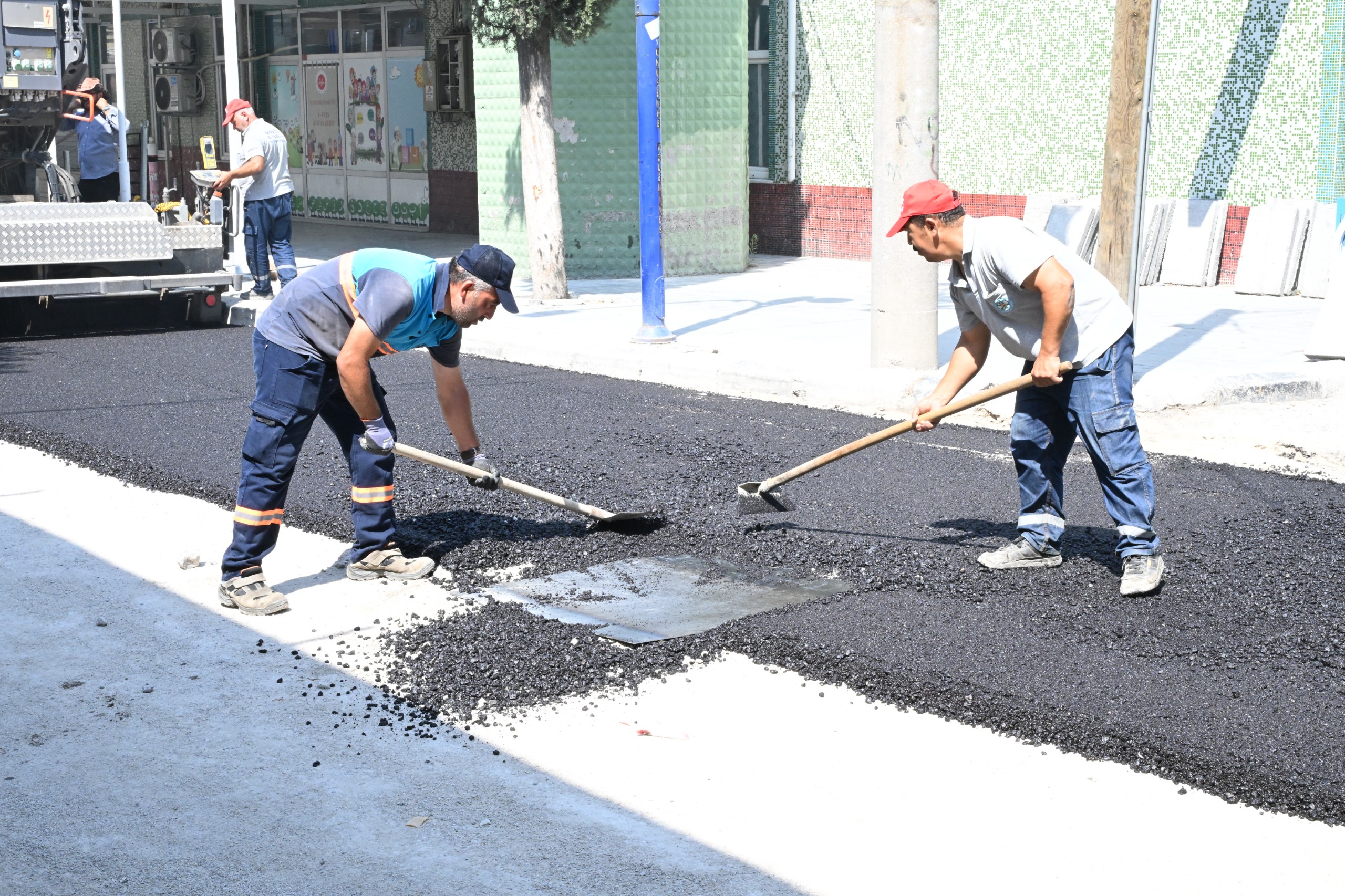 Büyükşehir Altyapısı Tamamlanan Mahallelerde Asfalt Çalışmalarını Sürdürüyor (9)