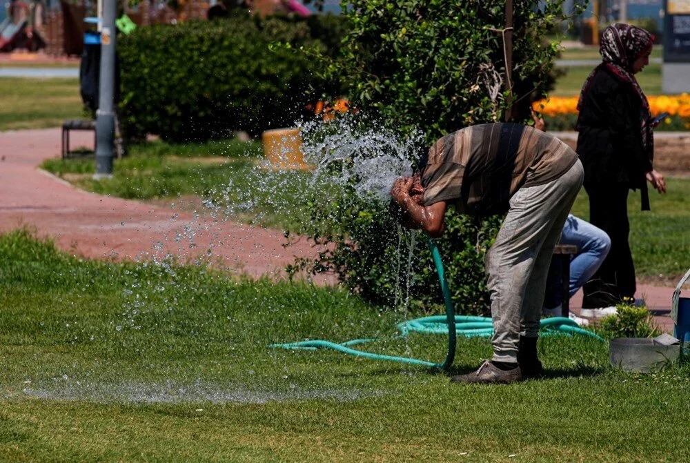Manisa Kavruluyor! Termometreler 44 Dereceyi Gösterdi, Sıcaklık Daha Da Artacak (1)