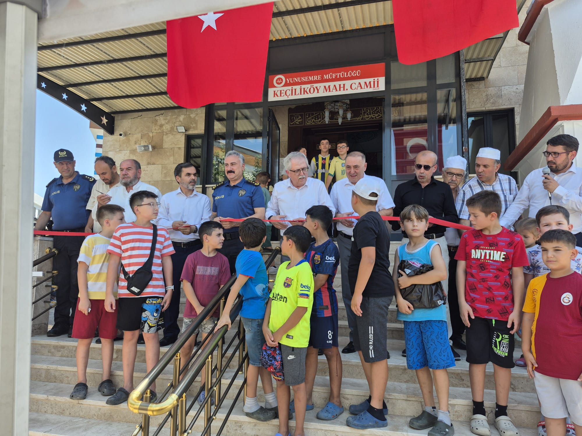Manisa Keçili Köyde Cami Cuma Namazıyla Birlikte Ibadete Açıldıldı (1)