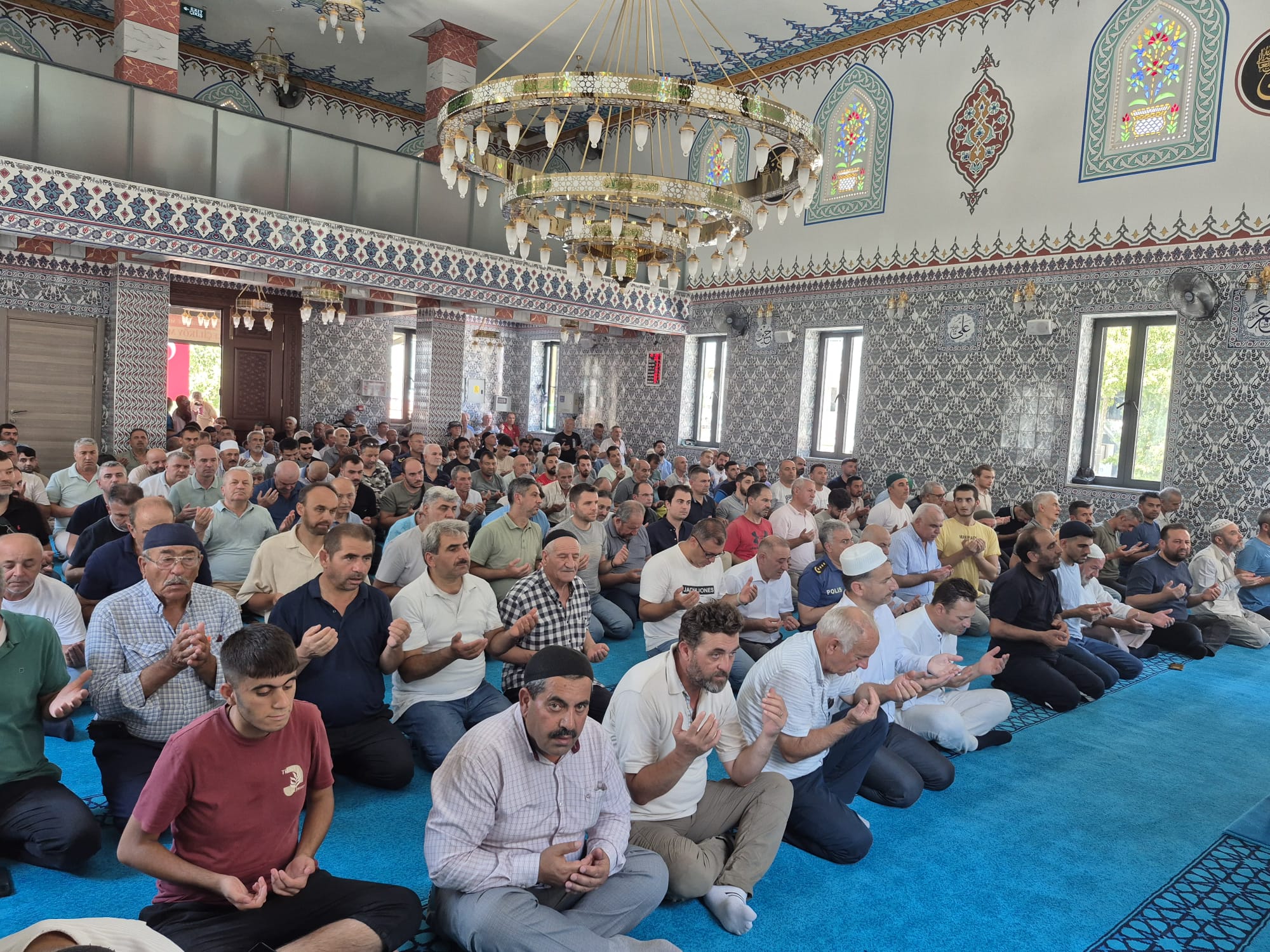 Manisa Keçili Köyde Cami Cuma Namazıyla Birlikte Ibadete Açıldıldı (8)