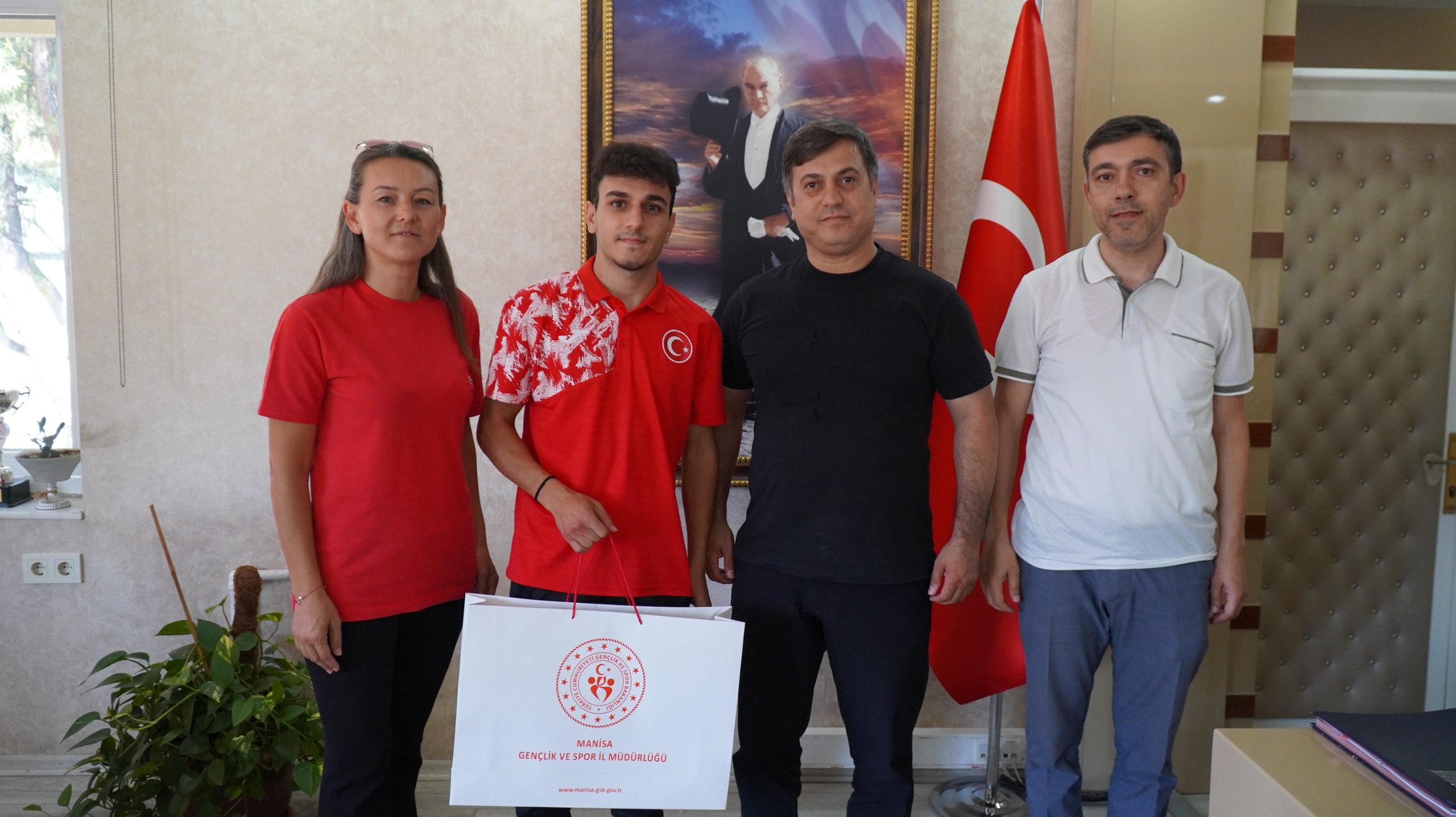 İl Müdürü Öztürk’ten Balkan Üçüncüsü Buğra Güleryüz’e Tebrik (3)