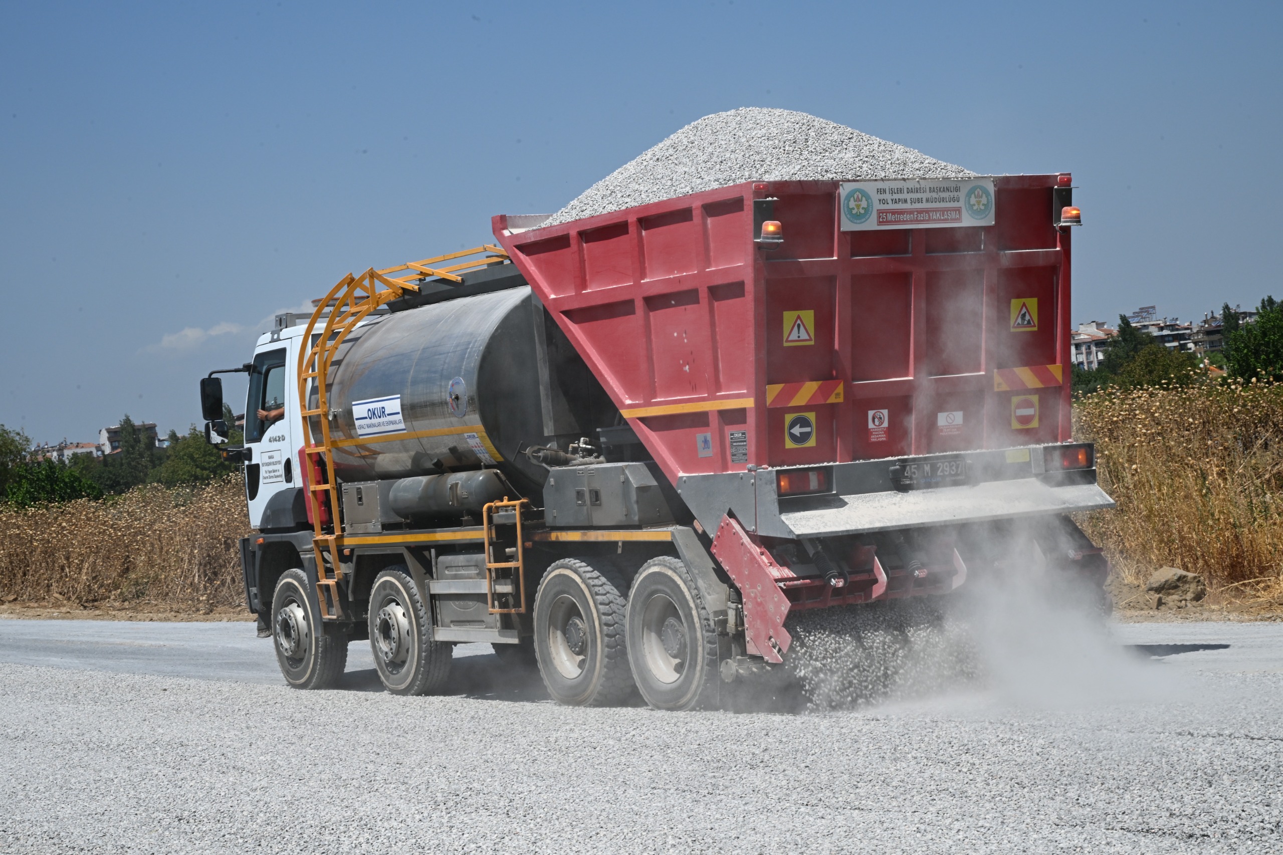 Büyükşehir Salihli’de Yolu Olması Gereken Yere Taşıdı (7)