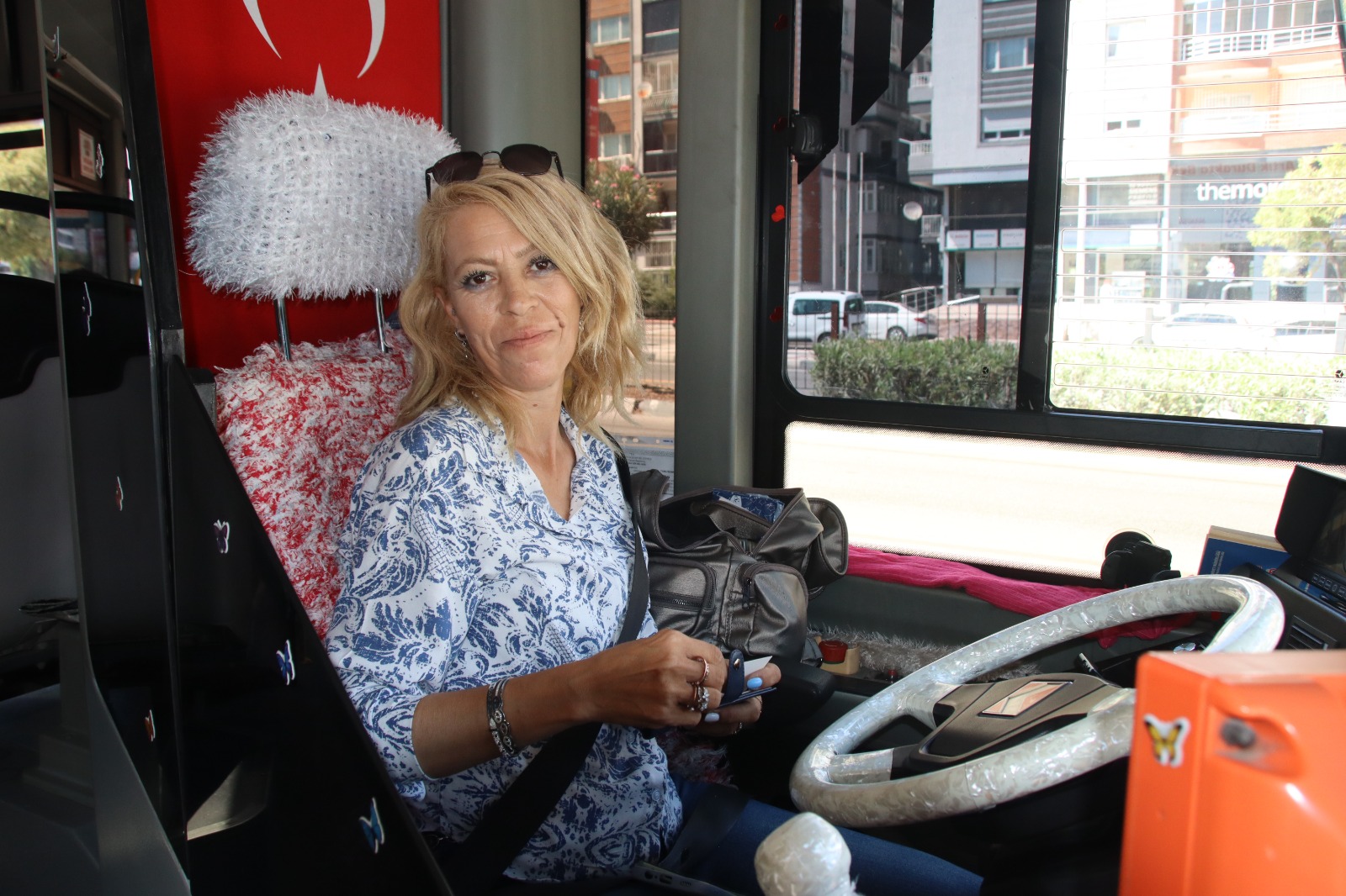 Mani̇sanin Kadin Şöförü (2)