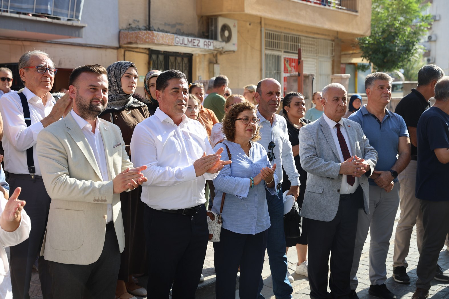 Manisaya Anne Eli Değdi (3)