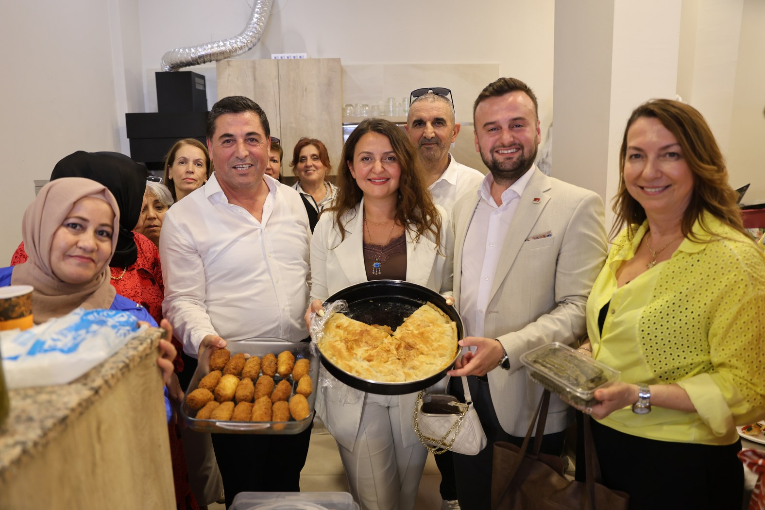 Manisaya Anne Eli Değdi (5)