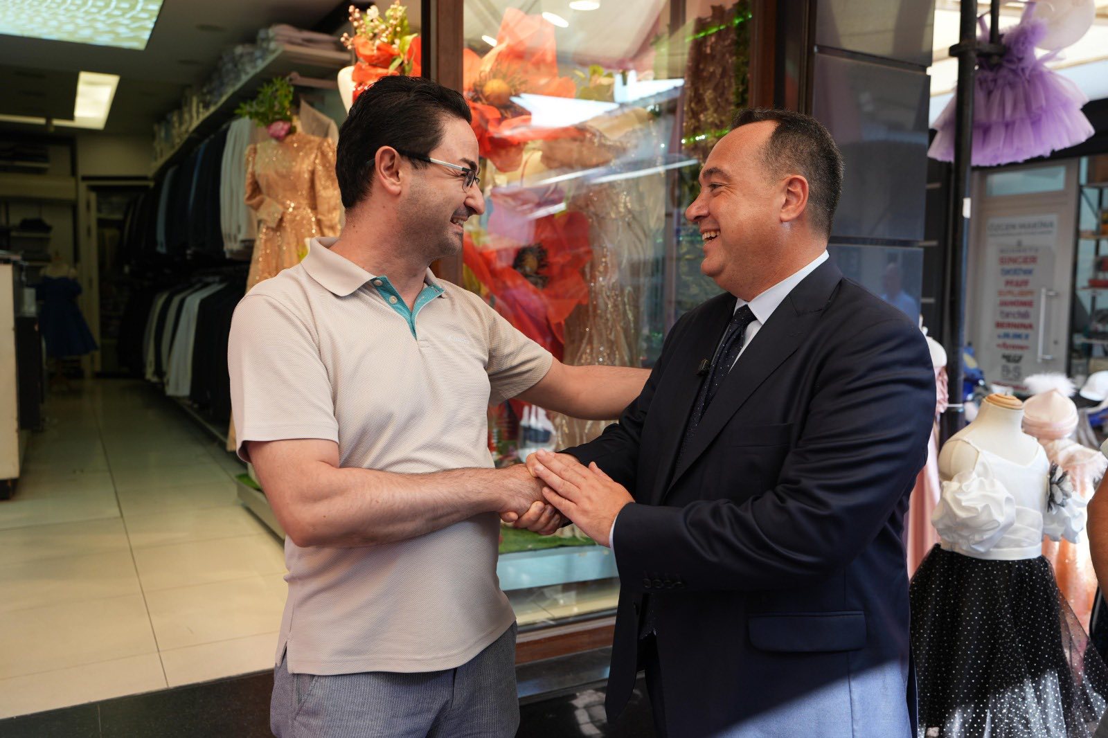 Başkan Dutlulu Akhisar’da Asfalt Çalışmalarını İnceledi, Esnafla Buluştu (1)