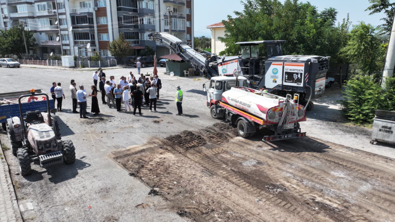 Başkan Dutlulu Akhisar’da Asfalt Çalışmalarını İnceledi, Esnafla Buluştu (19)