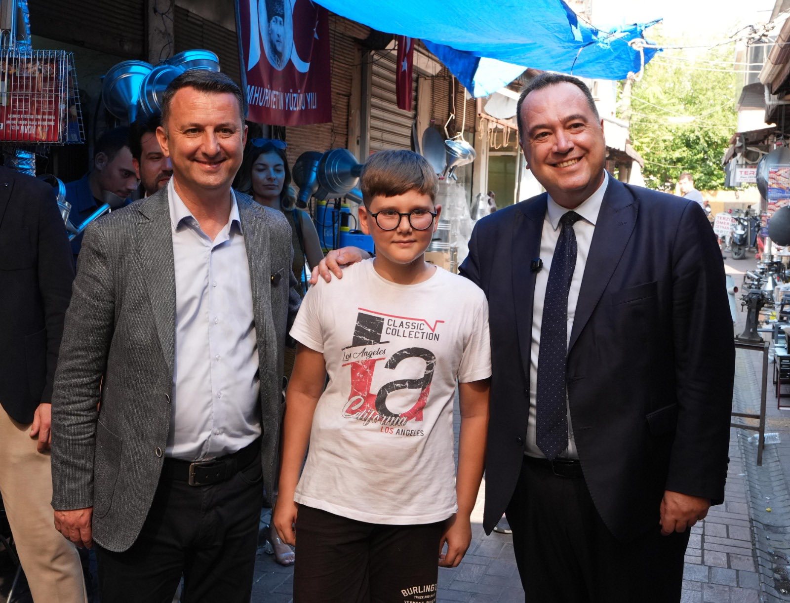 Başkan Dutlulu Akhisar’da Asfalt Çalışmalarını İnceledi, Esnafla Buluştu (9)