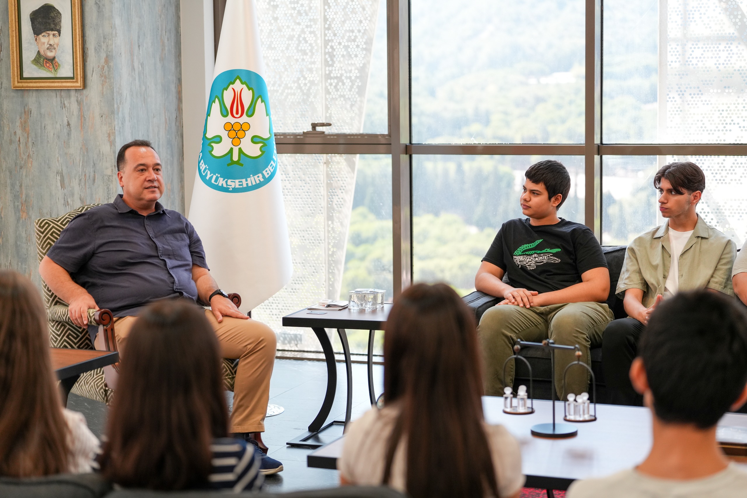 Başkan Dutlulu, Büyükşehir’in Başarılı Öğrencilerini Ağırladı (1)