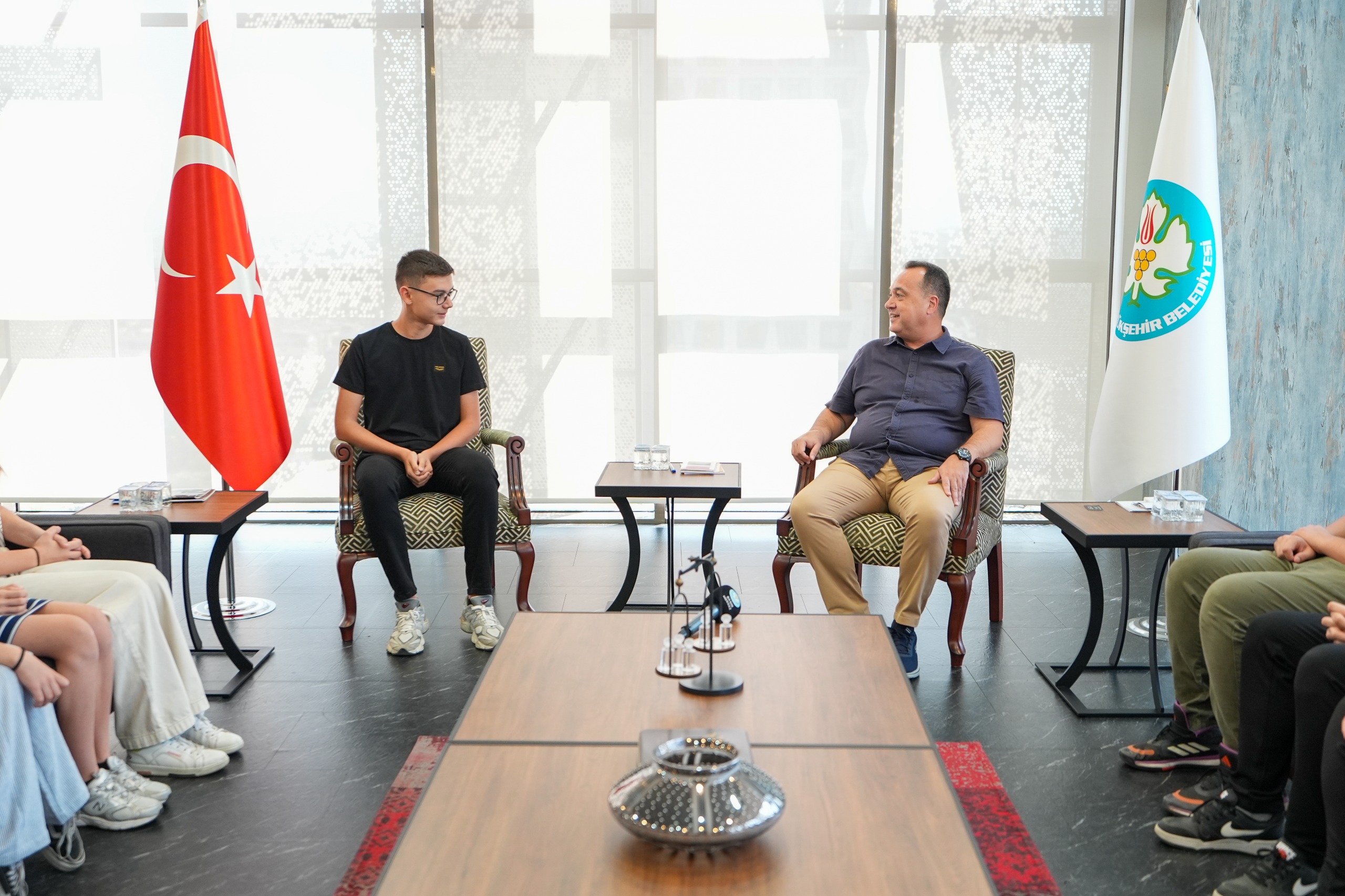 Başkan Dutlulu, Büyükşehir’in Başarılı Öğrencilerini Ağırladı (2)