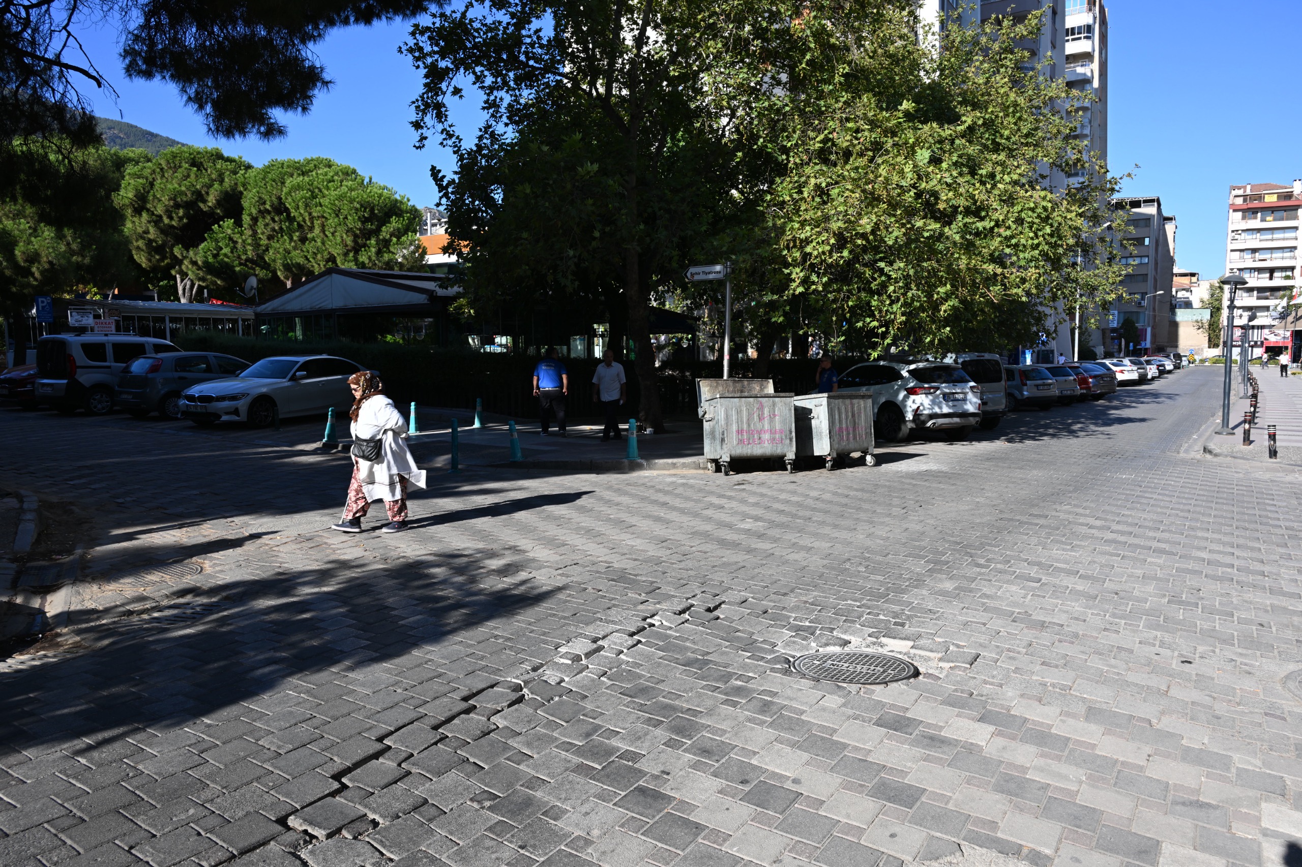 Büyükşehir 15 Yıllık Yolu 750 Ton Asfalt Ile Yeniledi (2)