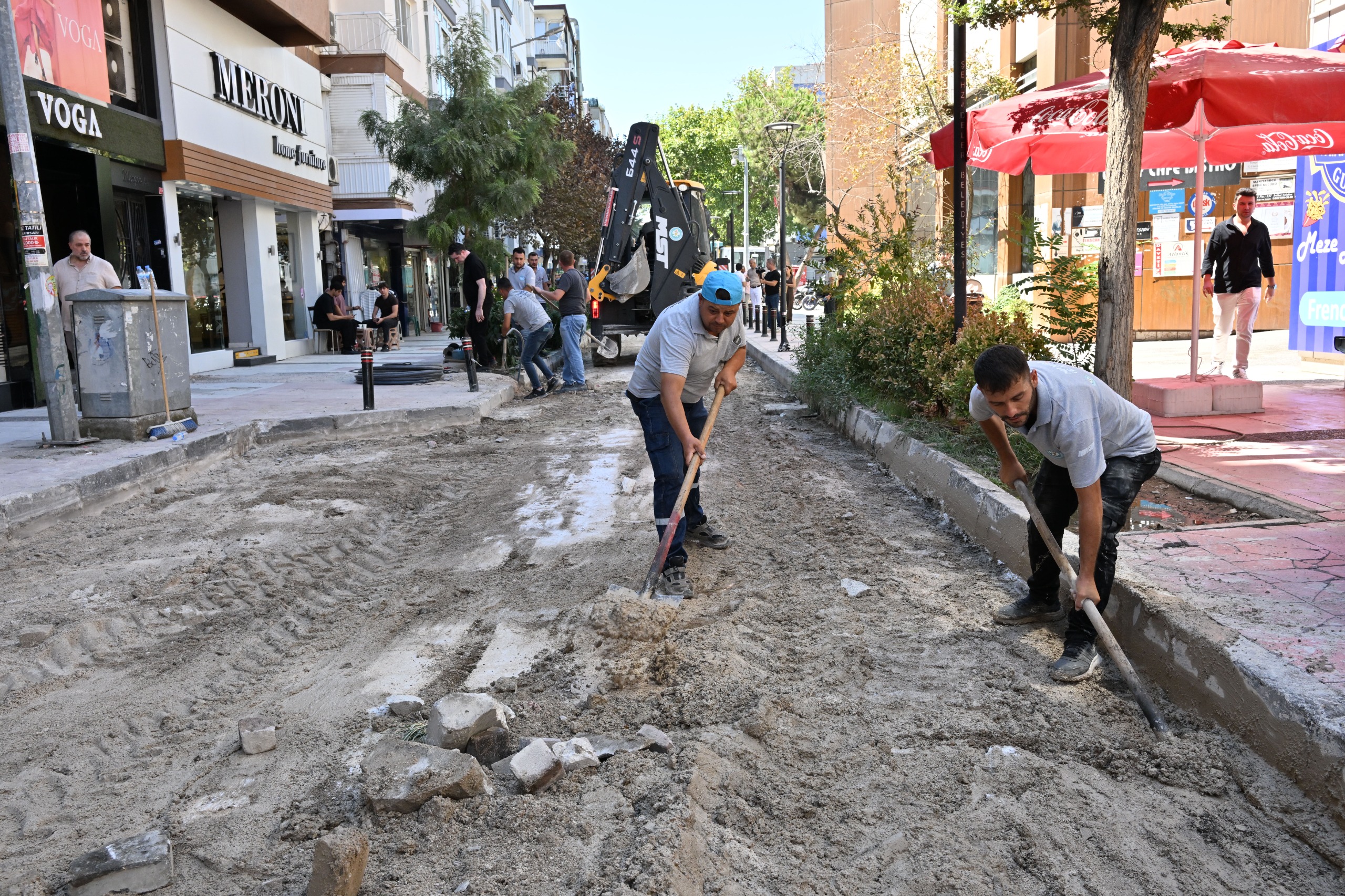 Büyükşehir 15 Yıllık Yolu 750 Ton Asfalt Ile Yeniledi (4)