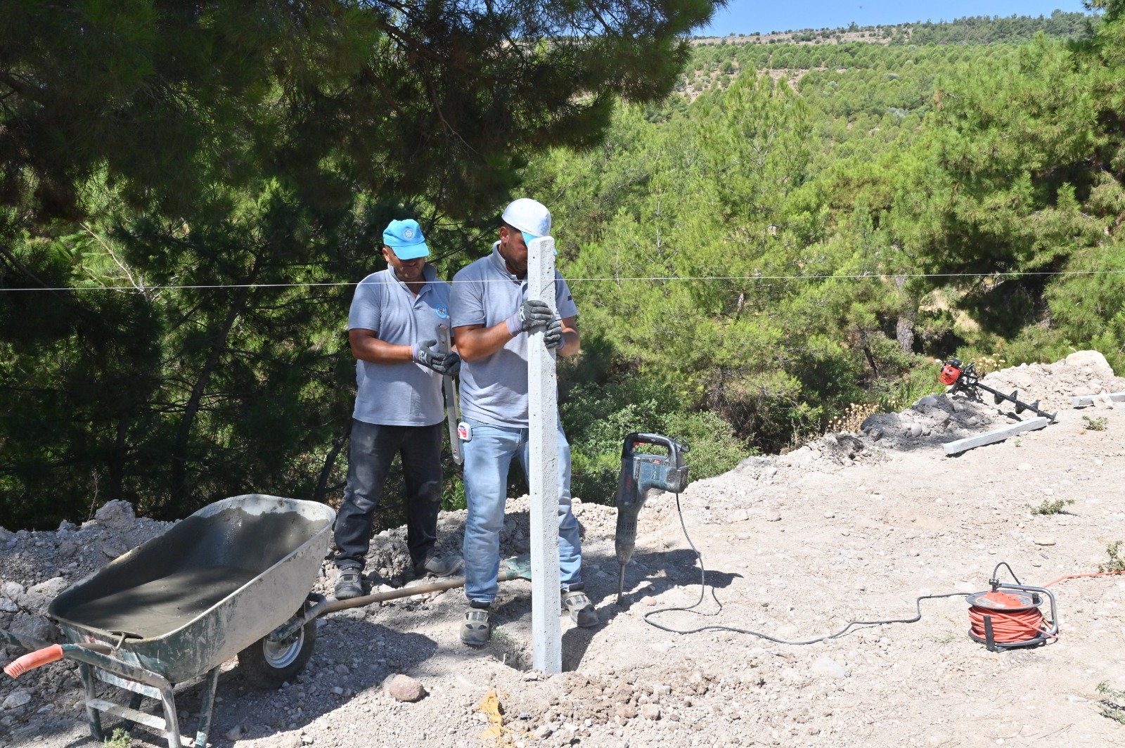 Büyükşehir Mezarlıkları Güvenli Hale Getiriyor (11)