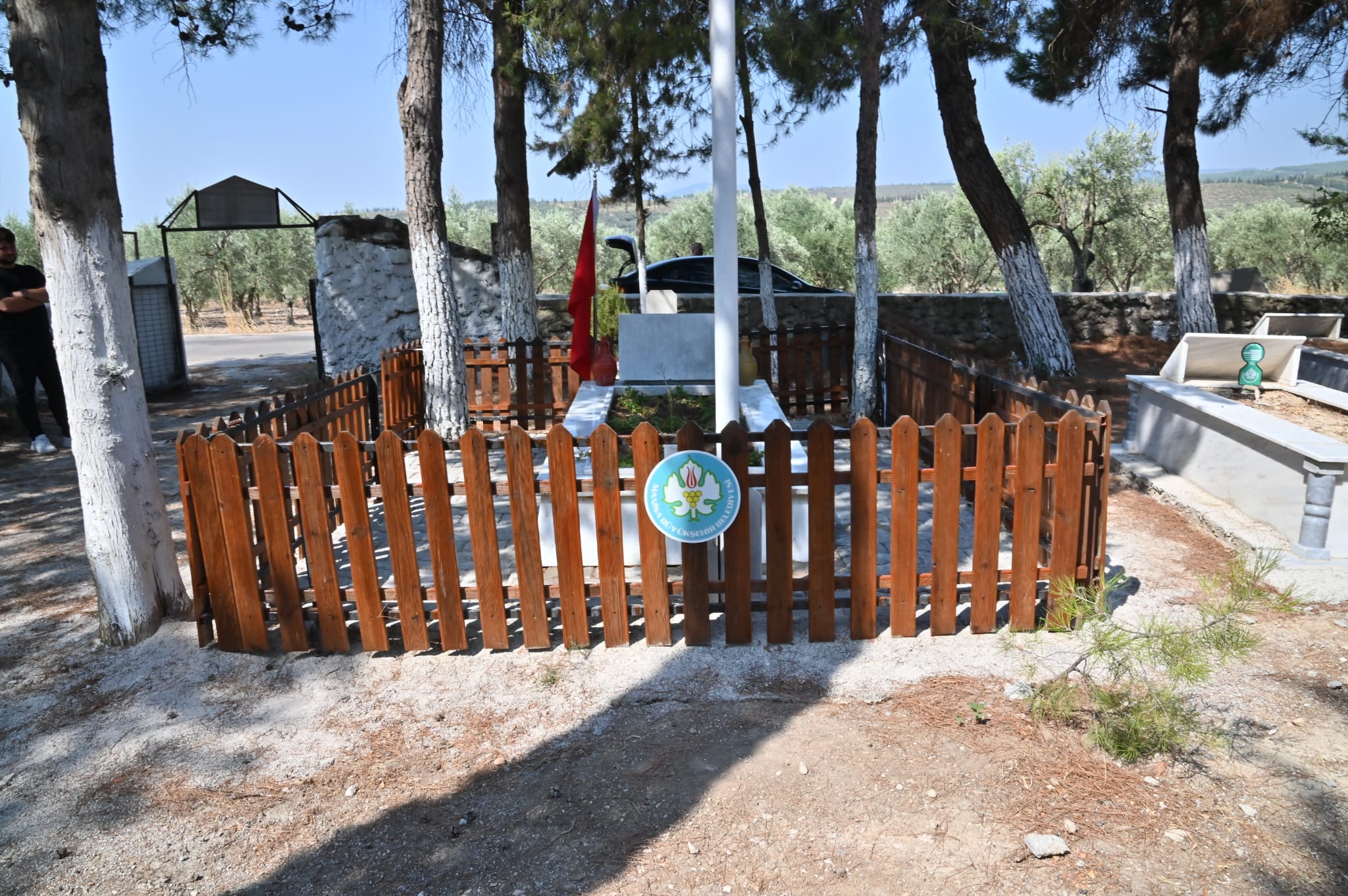 Manisa Büyükşehir Belediyesi Şehit Kabirlerini Yeniliyor (1)