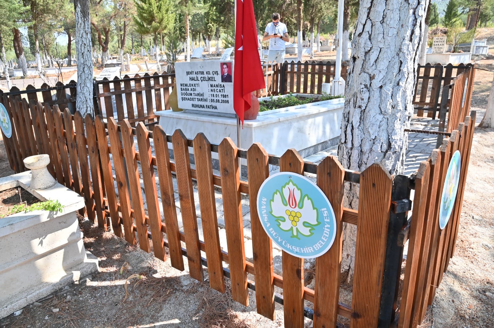 Manisa Büyükşehir Belediyesi Şehit Kabirlerini Yeniliyor (3)