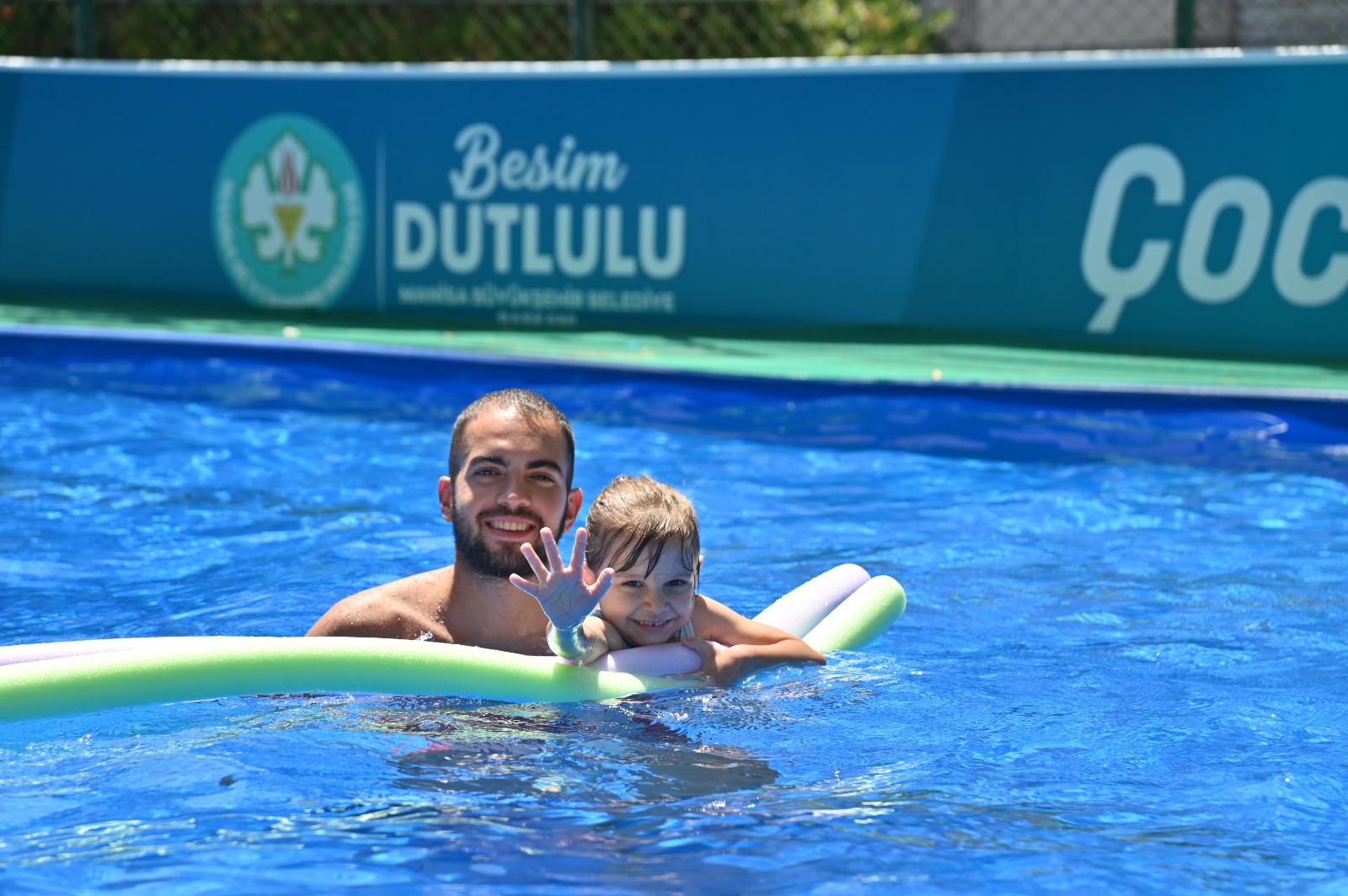 Manisa’da Çocuklar Büyükşehir’in Portatif Havuzlarında Serinliyor (6)