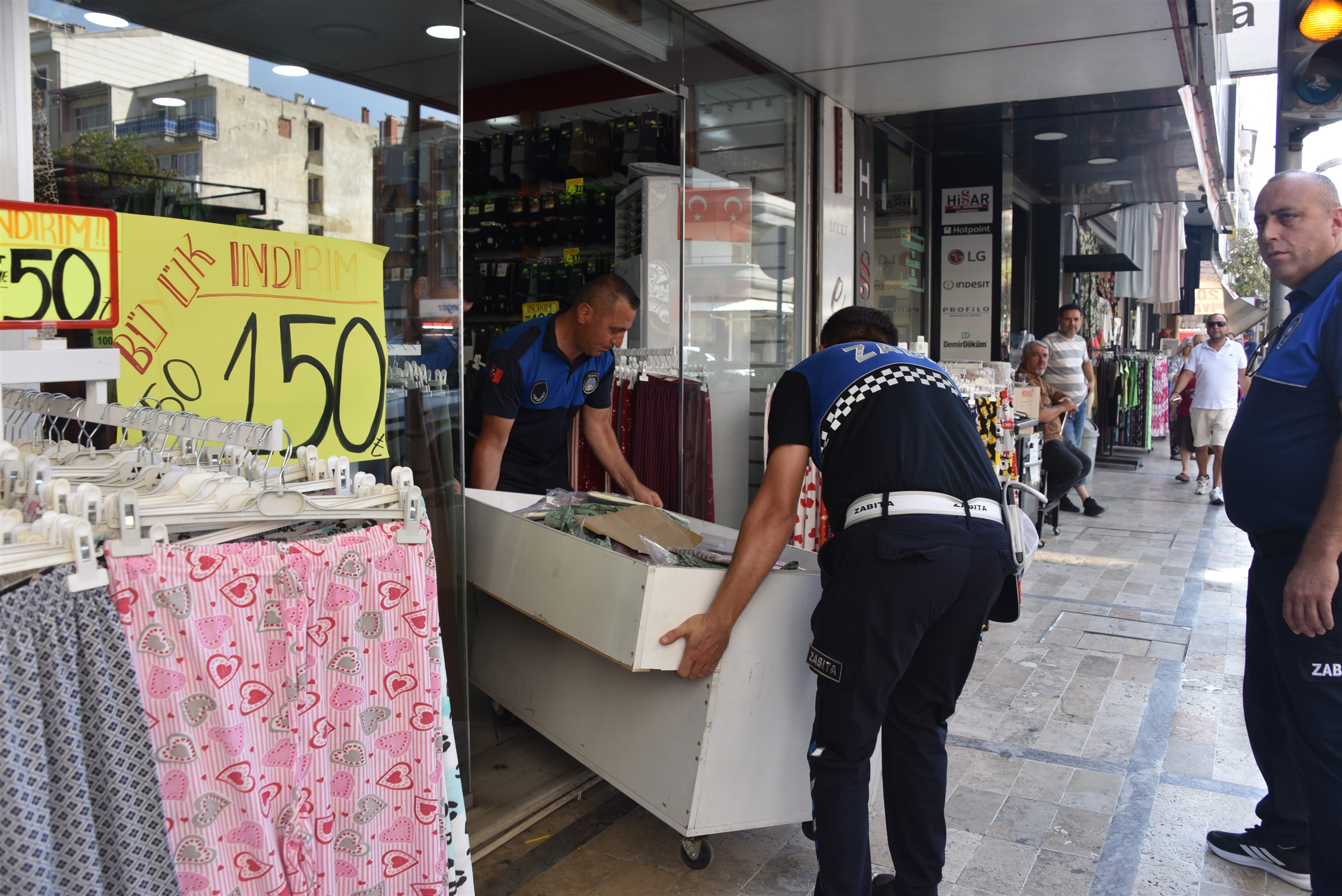 Salihli’de Kaldırım İşgali Denetimi Yapıldı (12)