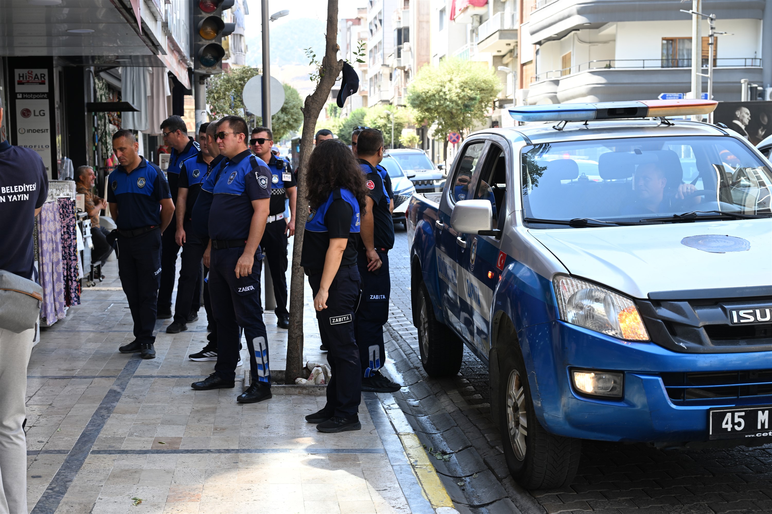 Salihli’de Kaldırım İşgali Denetimi Yapıldı (27)