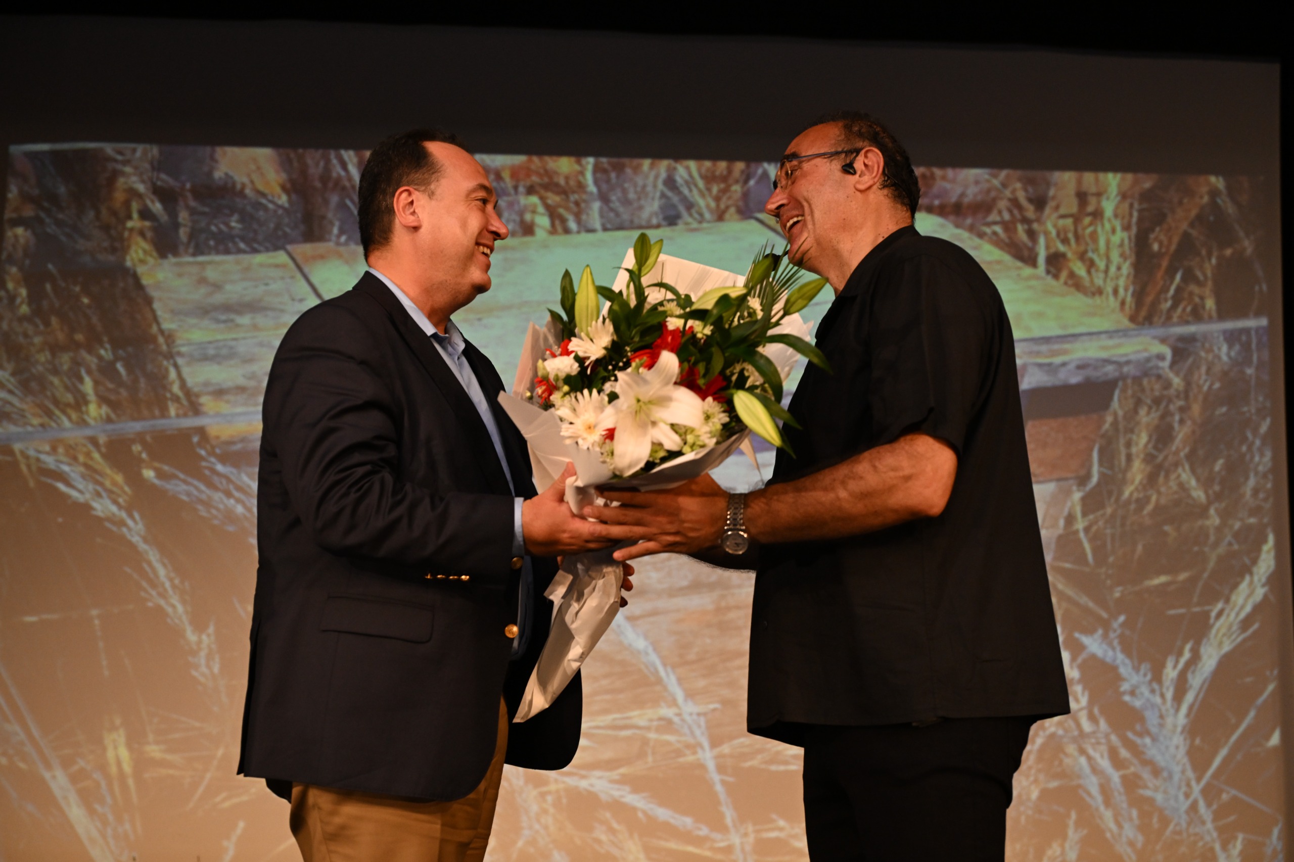 Sunay Akın’ın “Zafere Giden Yol” Söyleşisi Ayakta Alkışlandı (10)