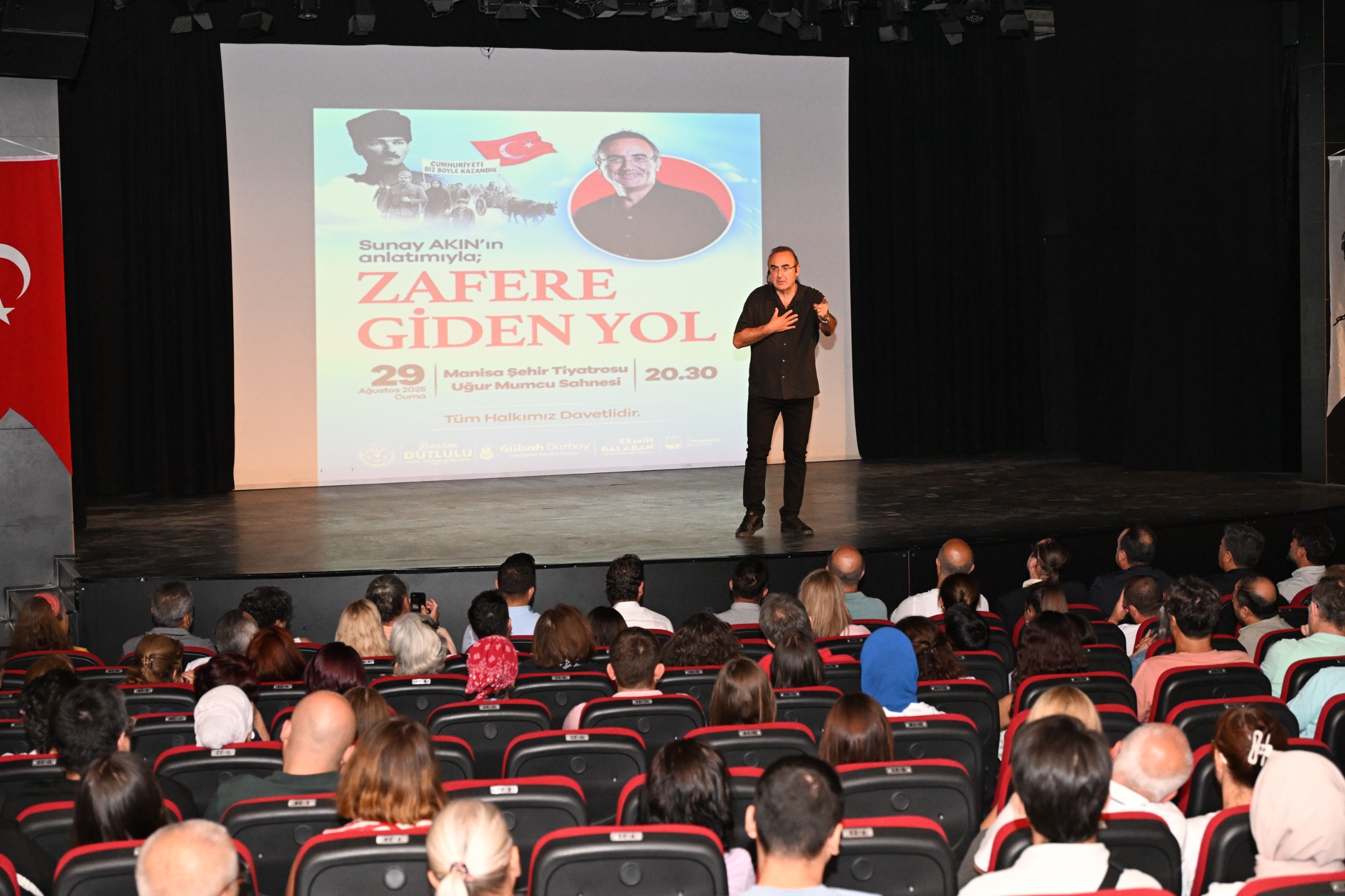 Sunay Akın’ın “Zafere Giden Yol” Söyleşisi Ayakta Alkışlandı (13)