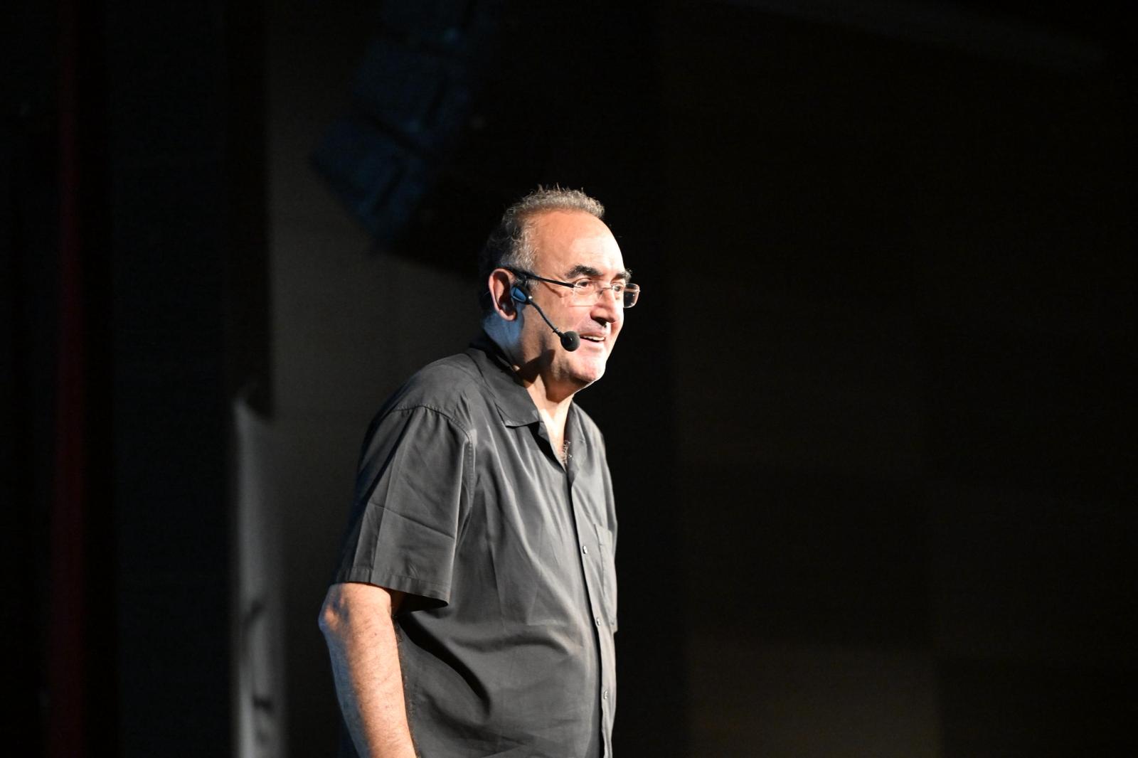 Sunay Akın’ın “Zafere Giden Yol” Söyleşisi Ayakta Alkışlandı (4)