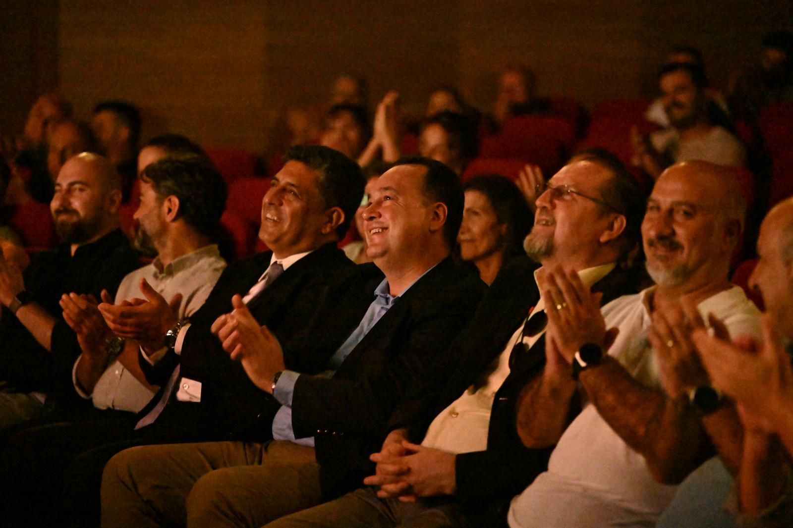 Sunay Akın’ın “Zafere Giden Yol” Söyleşisi Ayakta Alkışlandı (6)