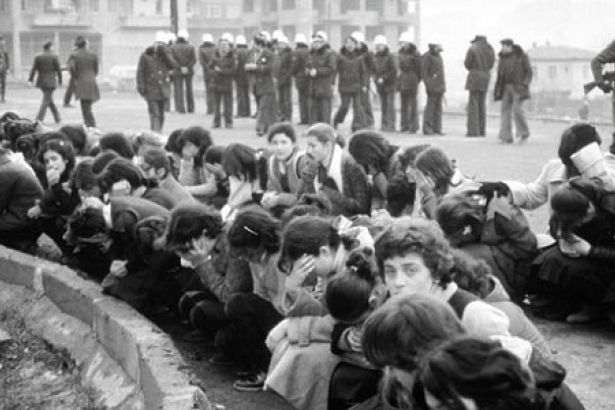 12 Eylül Darbesi Demokrasiye Vurulan Ağır Darbe (5)