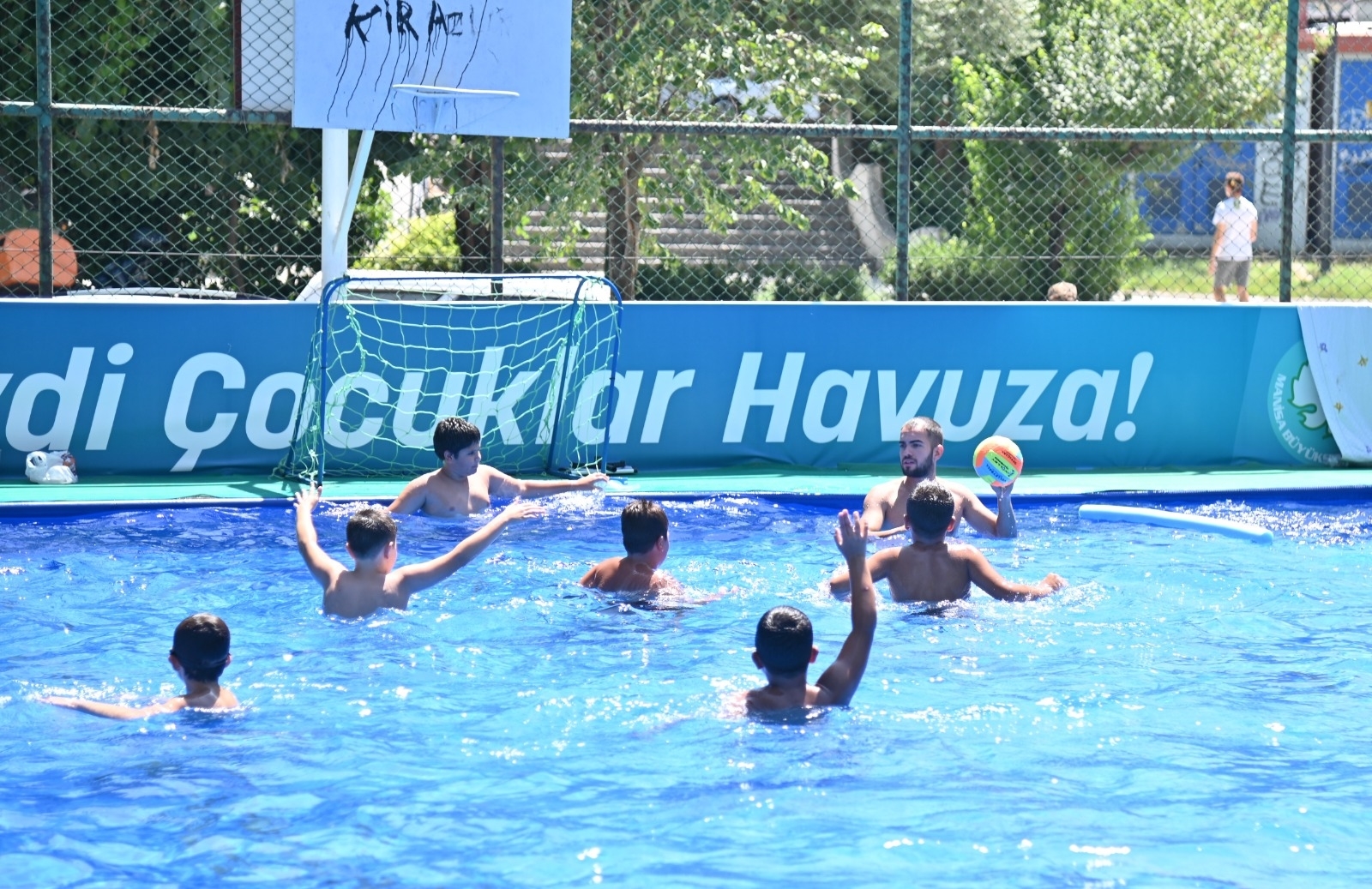 6 Binden Fazla Öğrenci Yazı Havuzlarda Geçirdi (1)