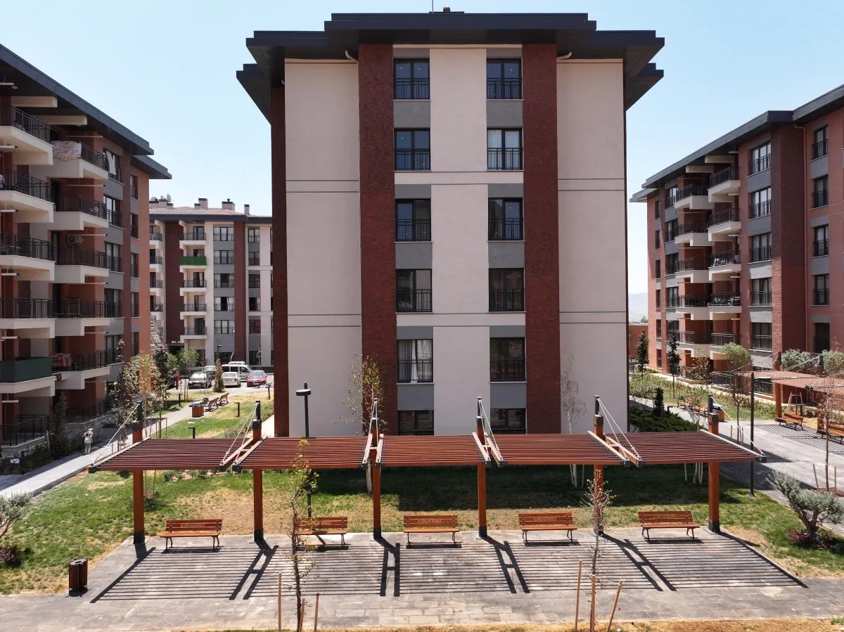 Deprem Bölgesinde Umut Yükseliyor 300 Bininci Anahtar Teslim Ediliyor (6)