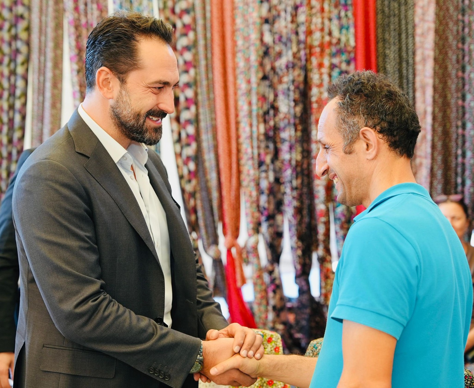 Manisa’da Arınç Rüzgarı Sahada, Halkla Omuz Omuza (7)