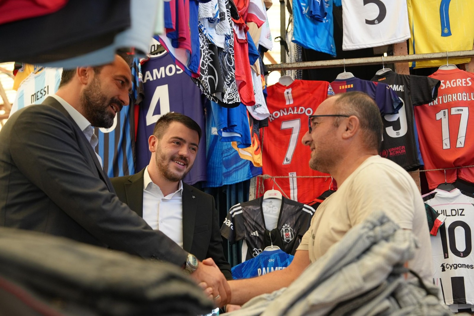 Manisa’da Arınç Rüzgarı Sahada, Halkla Omuz Omuza (8)