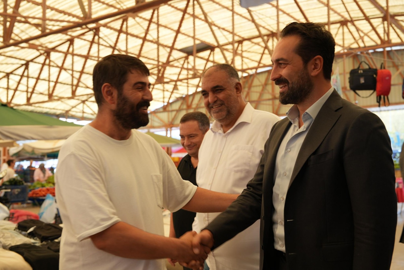 Manisa’da Arınç Rüzgarı Sahada, Halkla Omuz Omuza (9)