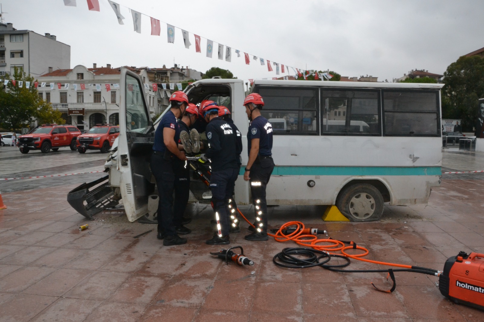 Manisa’da İtfaiye Haftası’nda Nefes Kesen Tatbikat (3)