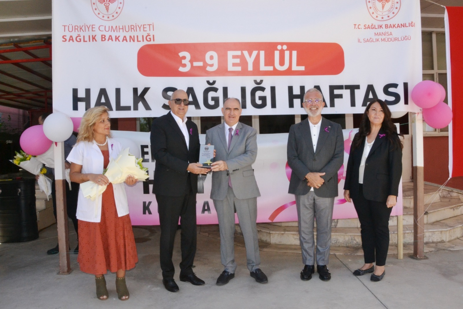 Manisa’da Mobil Mamografi Aracı Hizmette Erken Teşhis Artık Daha Kolay (5)