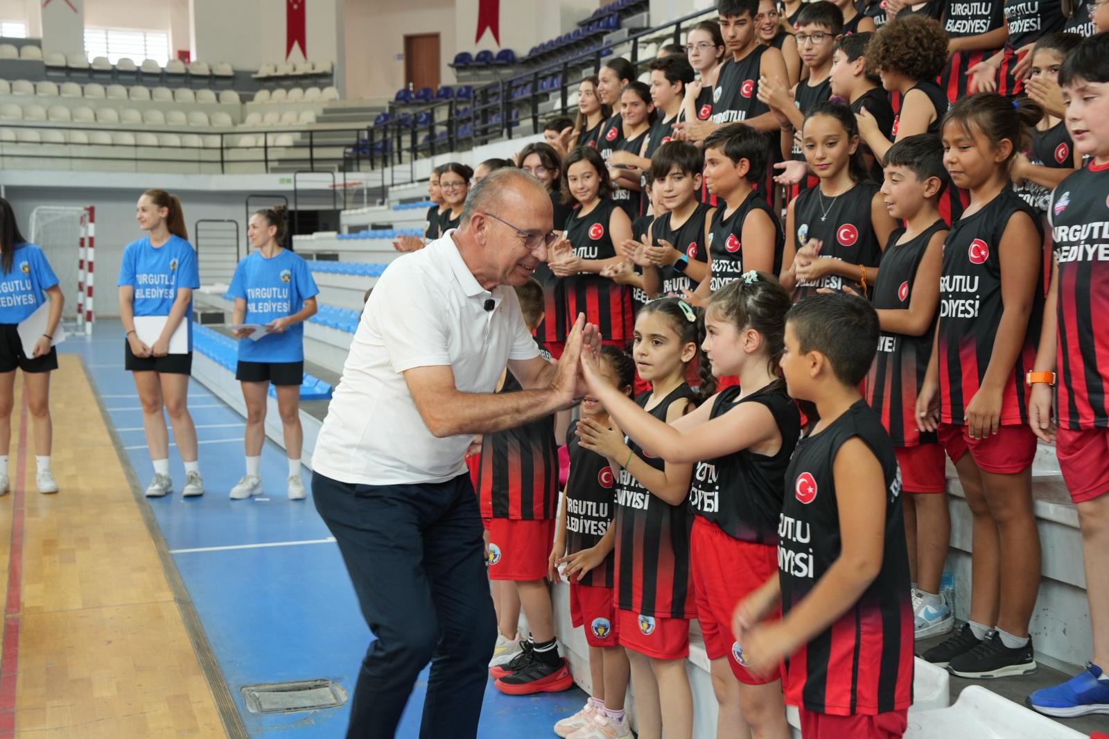 Manisa’nın Basketbol Yıldızları Belgelerini Aldı (6)