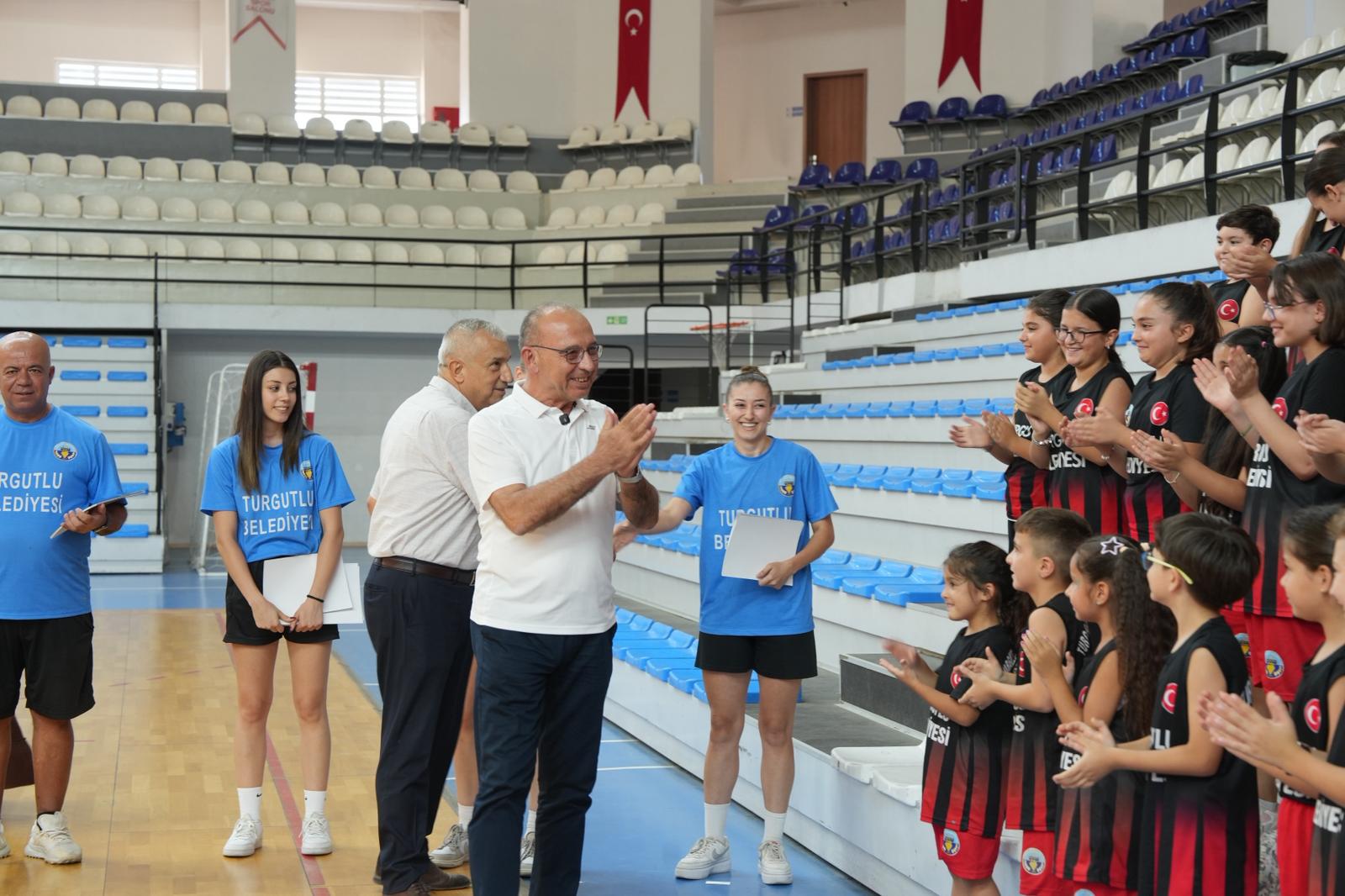 Manisa’nın Basketbol Yıldızları Belgelerini Aldı (7)