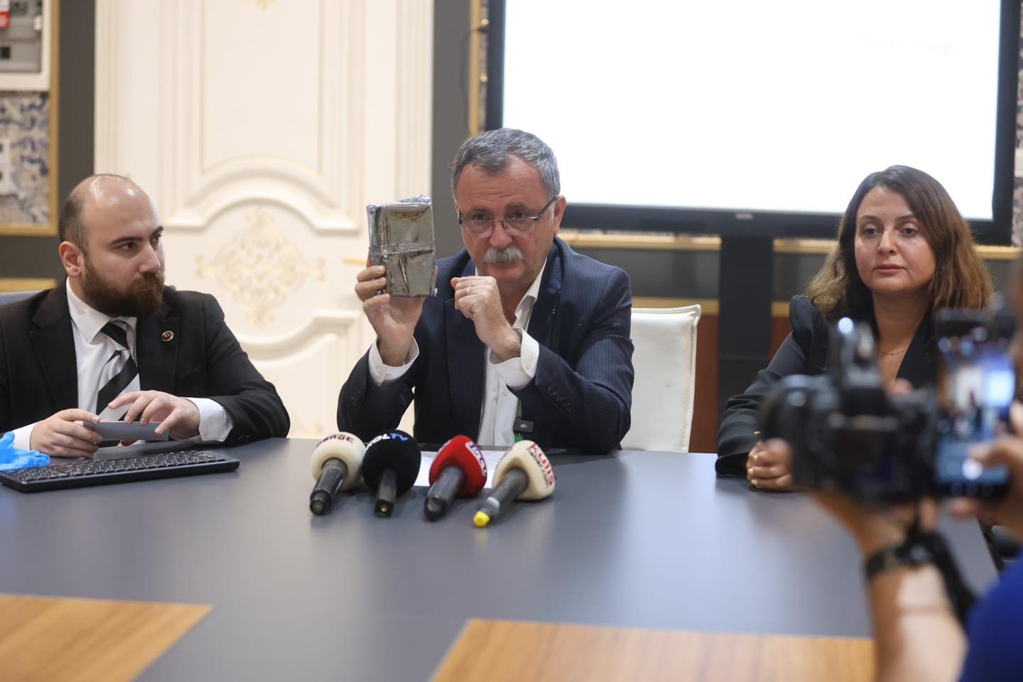 Manisa’nın Yunusemre Belediyesi’nde Ortaya Atılan Iddialar Gündeme Bomba Gibi Düştü. Chp’li Yunusemre Bağlı Oda (1)