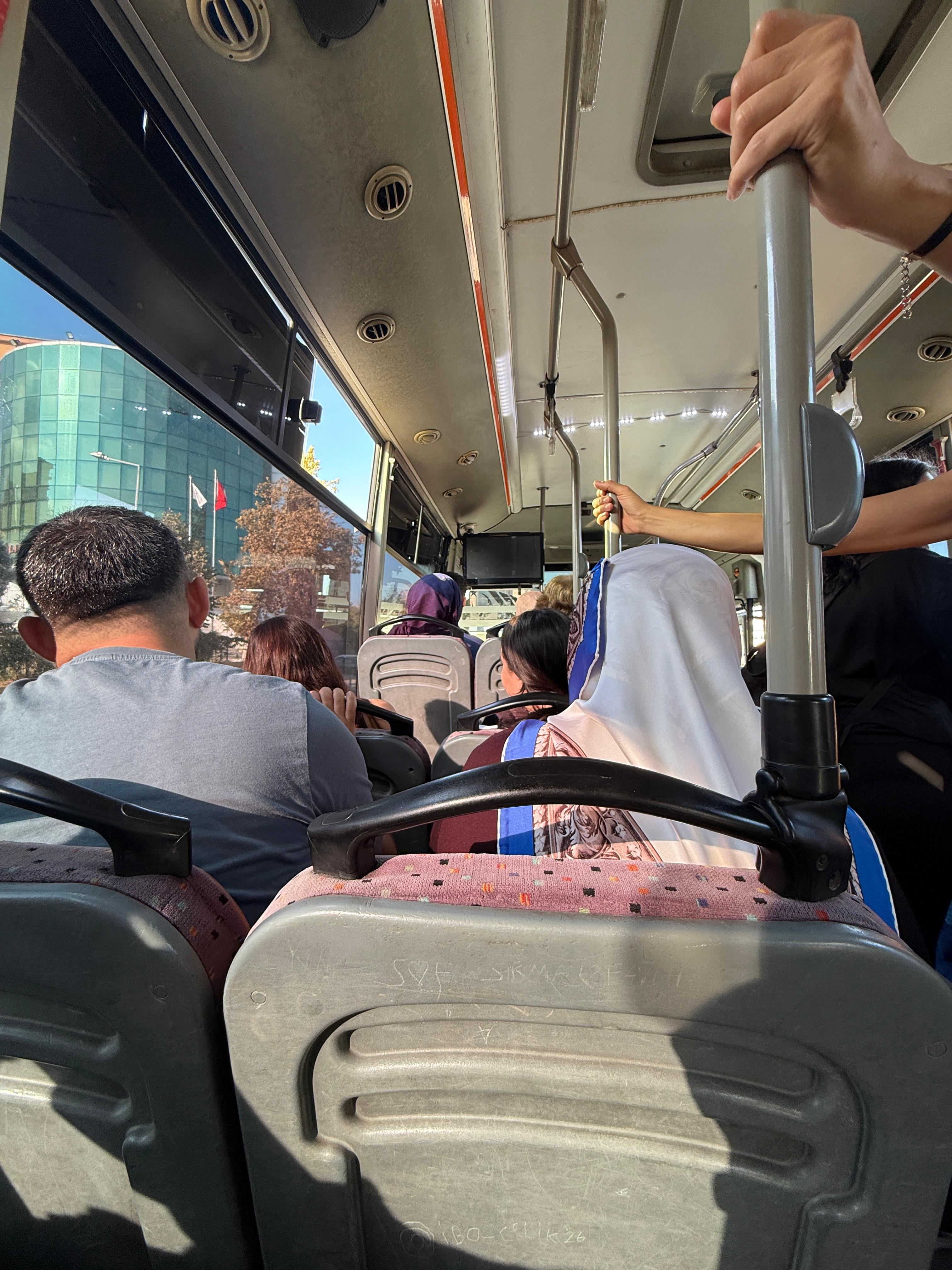 Okullar Açıldı, Manisa Da Otobüsler Doldu Taştı (2)