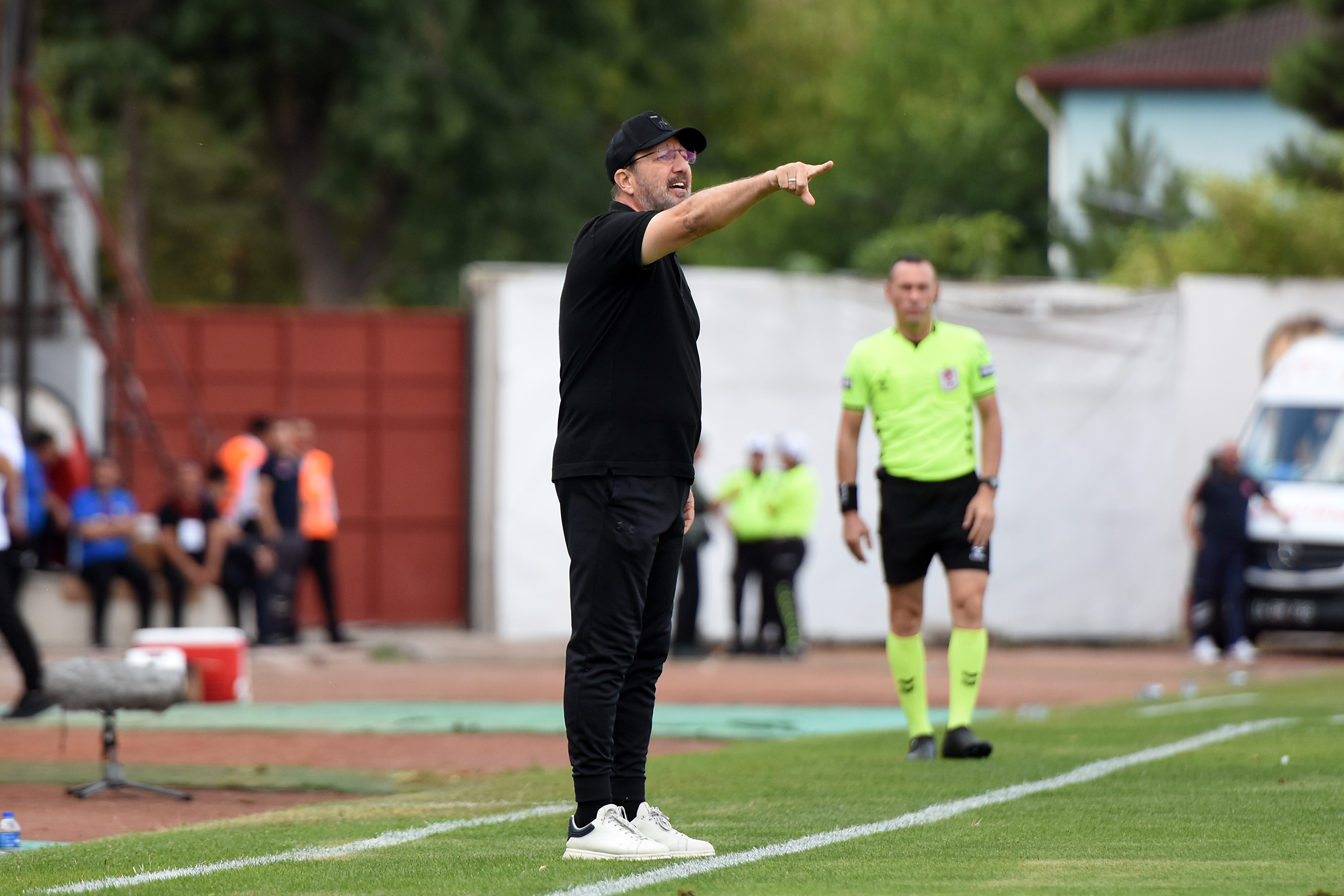 Siyah Beyazlılar Galibiyet Peşind (1)