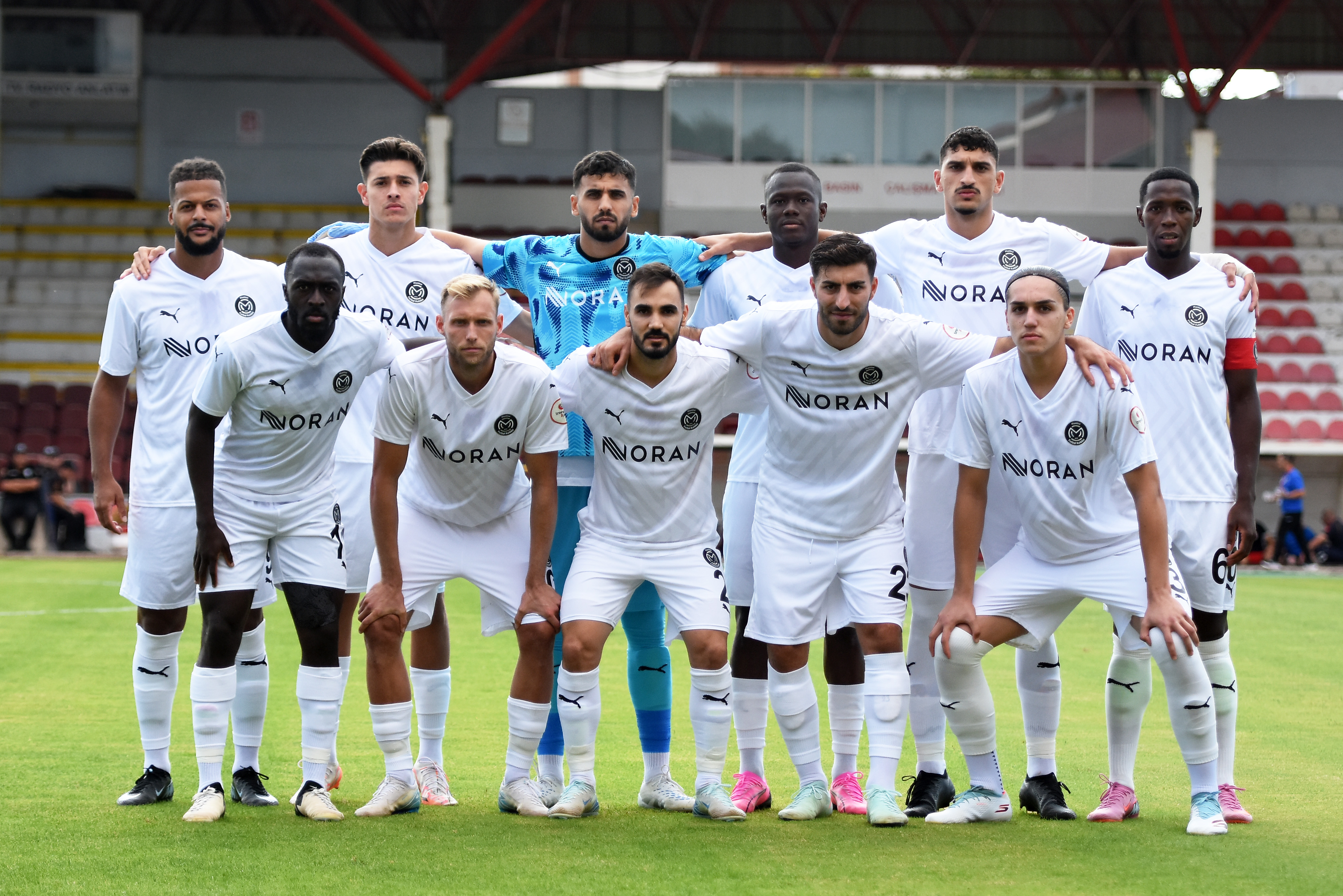 Siyah Beyazlılar Galibiyet Peşind (4)