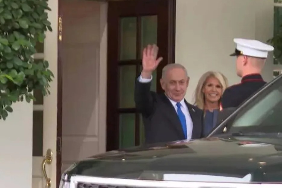 Trump Netanyahu Görüşmesinde Dikkat Çeken Anlar Bekletildi, Uğurlanmadı